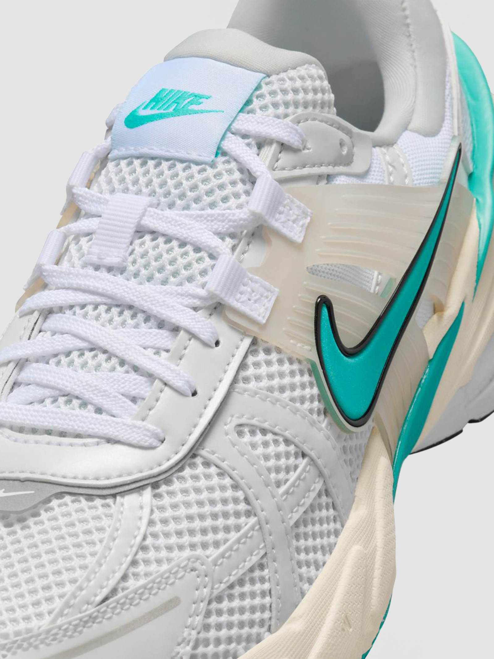 Кросівки жіночі Nike V2K Runtekk Running Shoes White FD0736-105