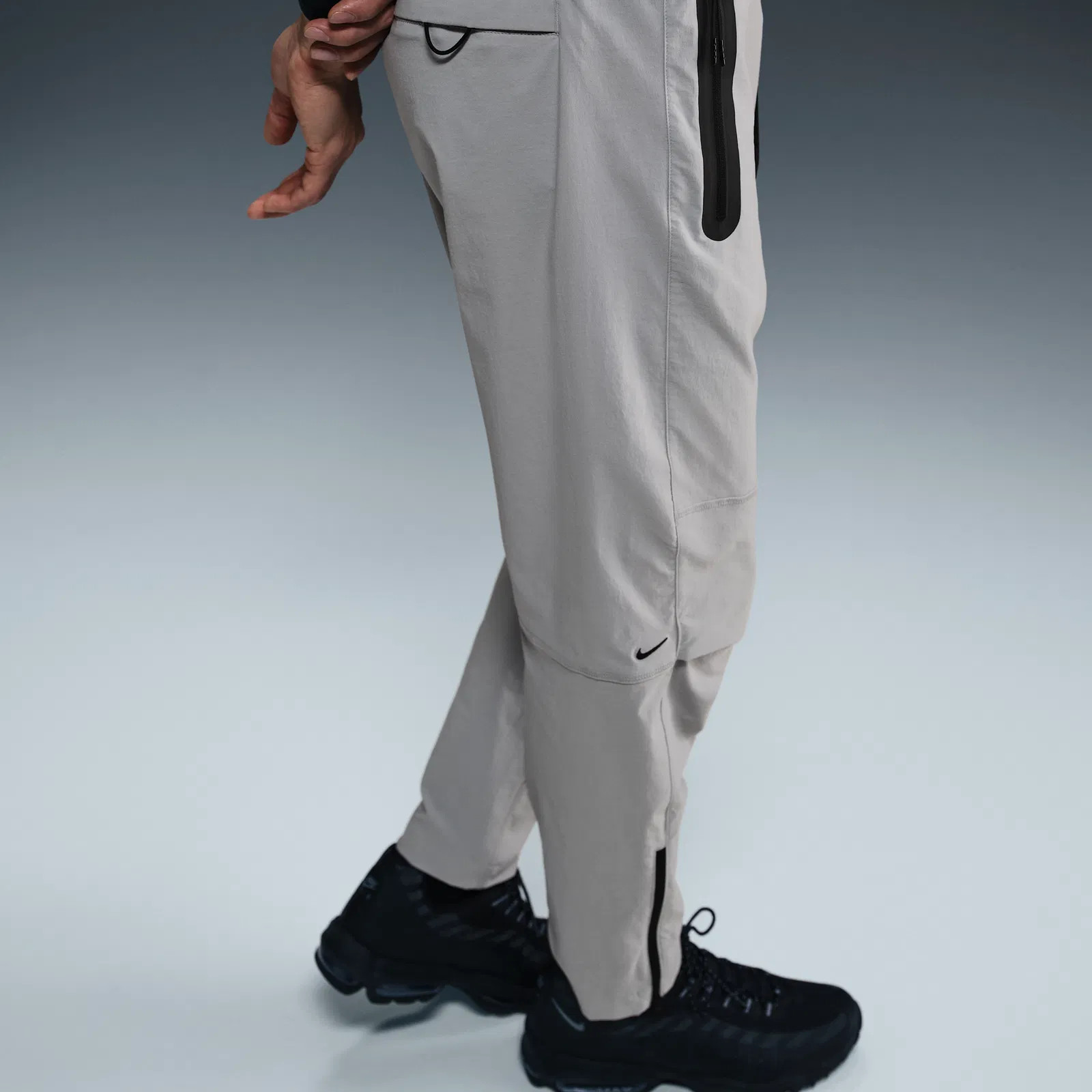 Штани Nike Tech Men's Woven Open-Hem Trousers IB6663-012