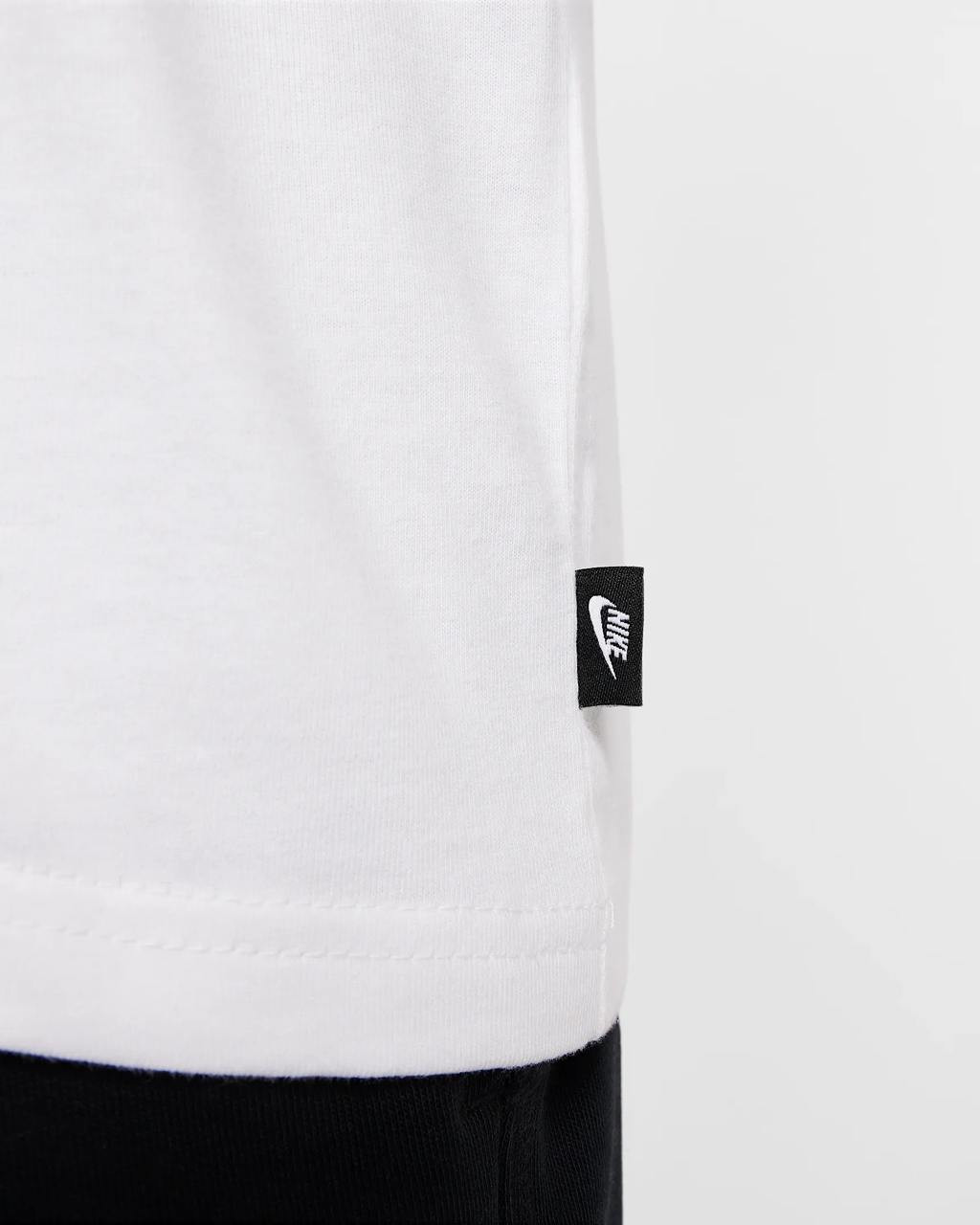 Футболка Nike TEE M90 Sneaker Patch PKT HJ0574-100