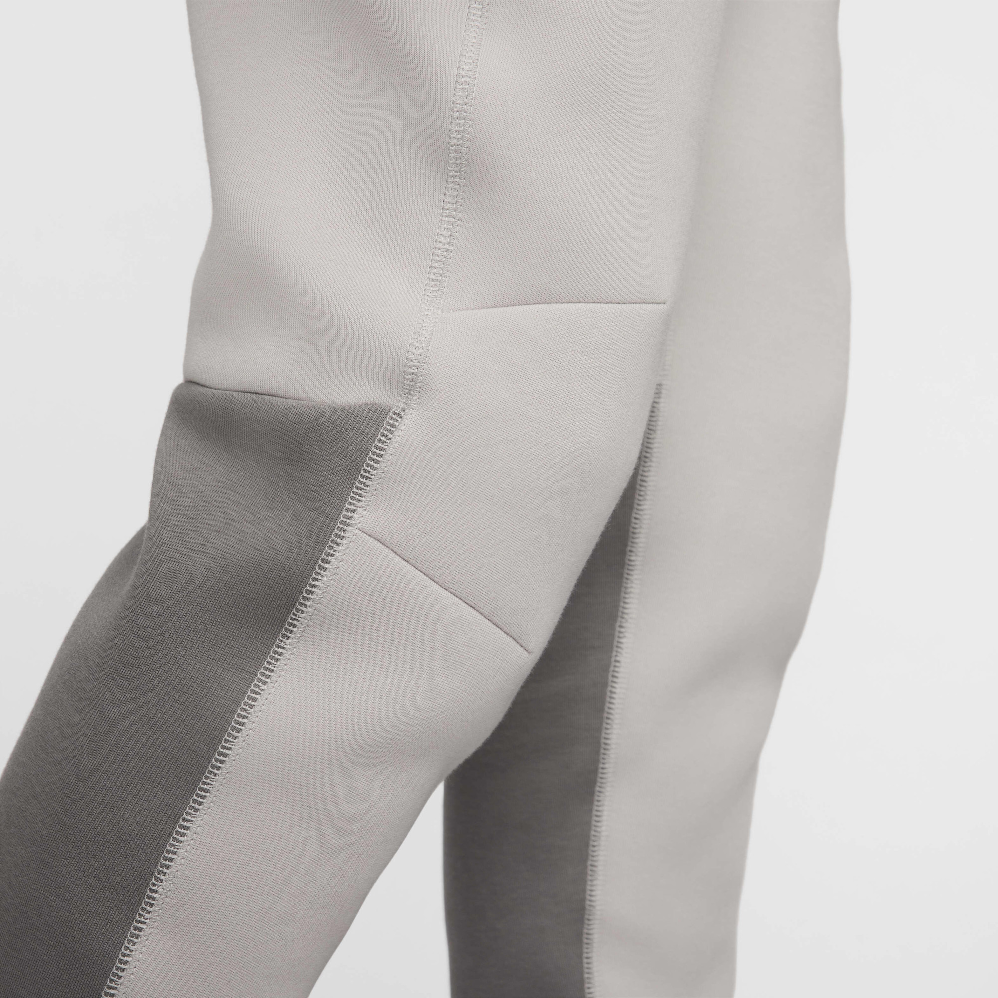 Штани чоловічі Nike Tch Flc Jggr Grey FB8002-014