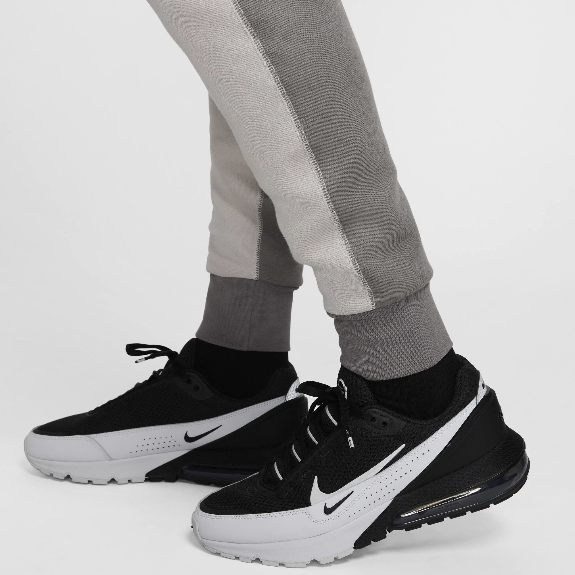 Штани чоловічі Nike Tch Flc Jggr Grey FB8002-014