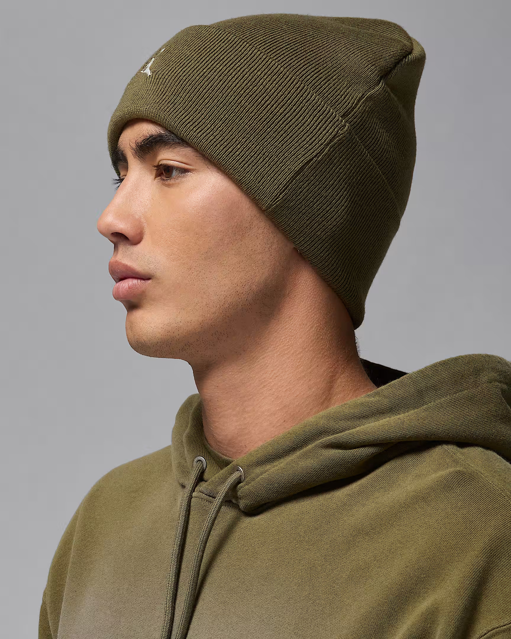 Шапка Jordan U PEAK BEANIE ESS FN4672-222