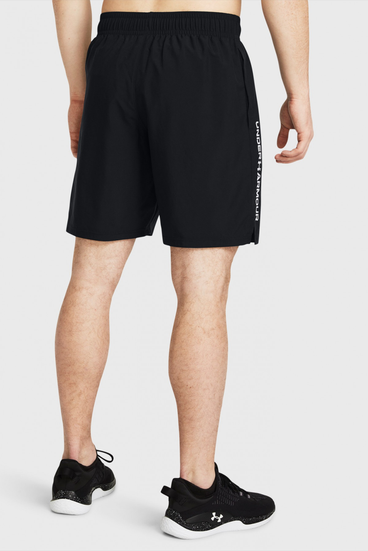 Шорти UA Woven Wdmk Shorts 1383356-001 Under Armour M Чорний 1383356-001