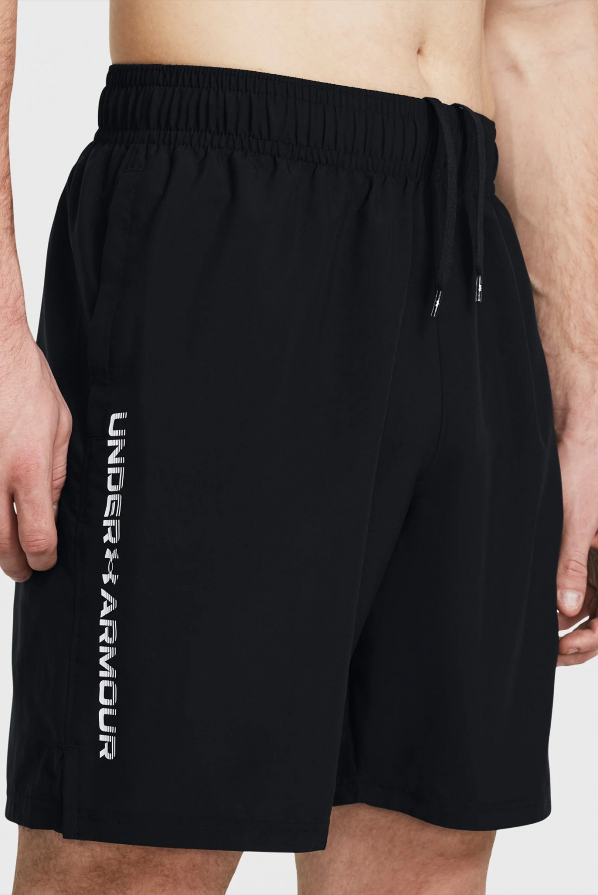 Шорти UA Woven Wdmk Shorts 1383356-001 Under Armour M Чорний 1383356-001