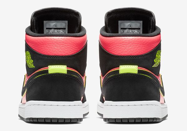 Кросівки W Jordan 1 Mid Hot Punch BQ6472-006