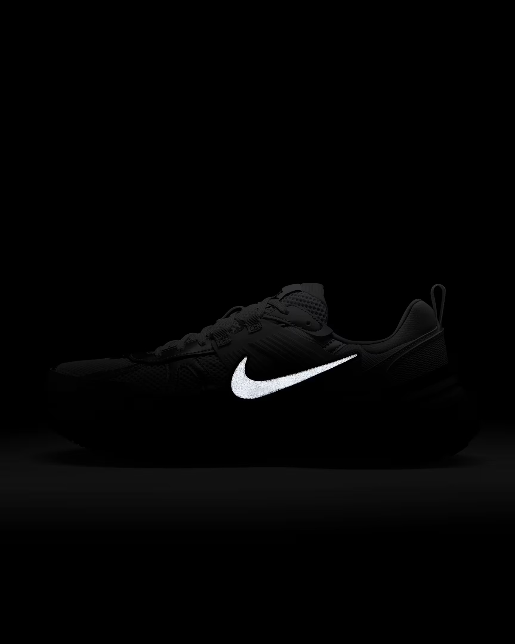 Кросівки чоловічі Nike V2K Run Metallic/Beige HJ4497-100 45 HJ4497-100