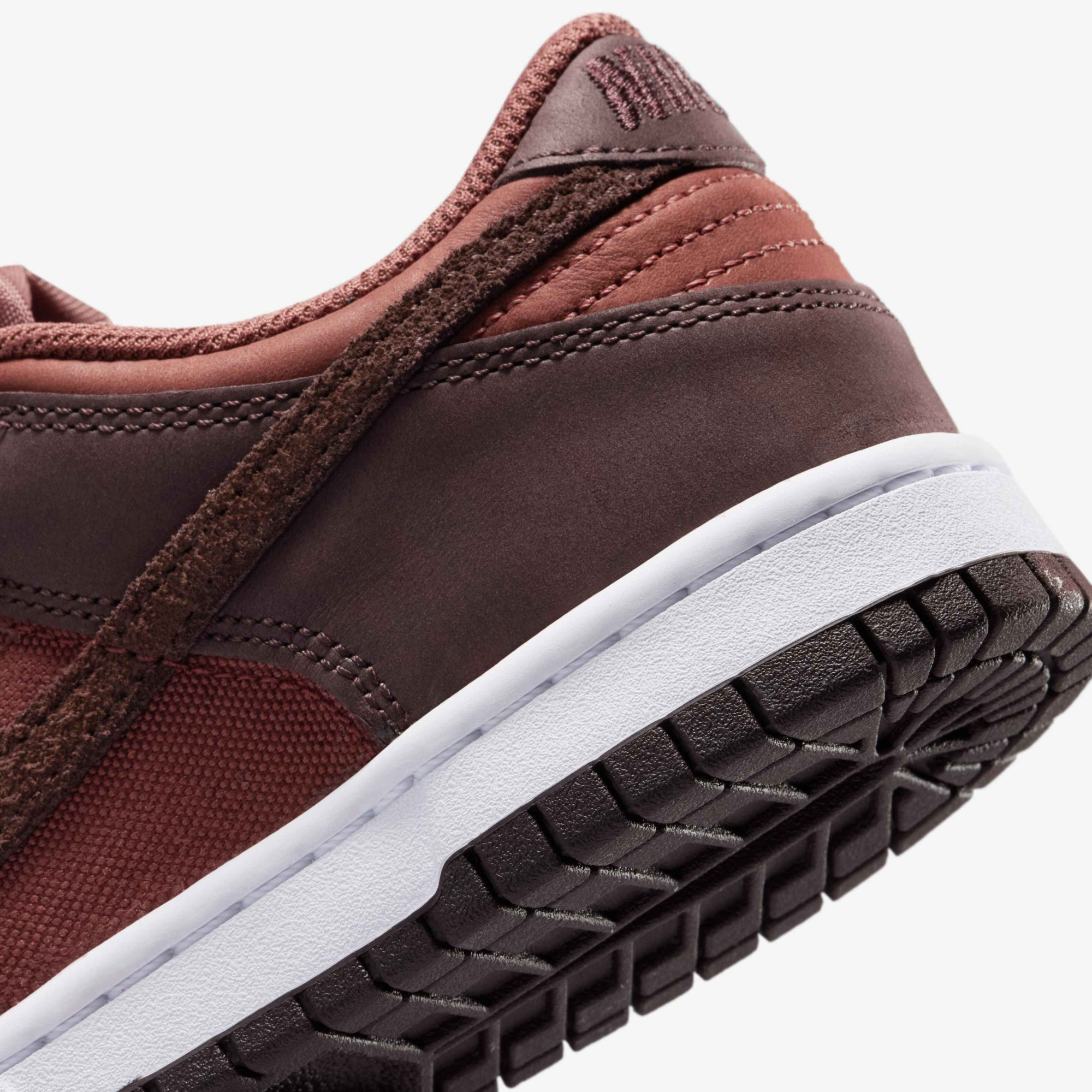 Кросівки Nike DU LOW SE (GS) HQ9293-200