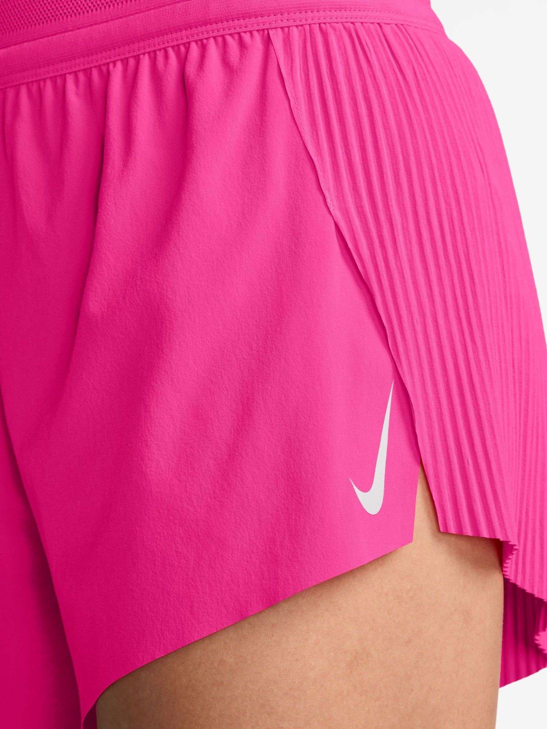 Шорти жіночі Nike Aeroswift Pink FN2328-645