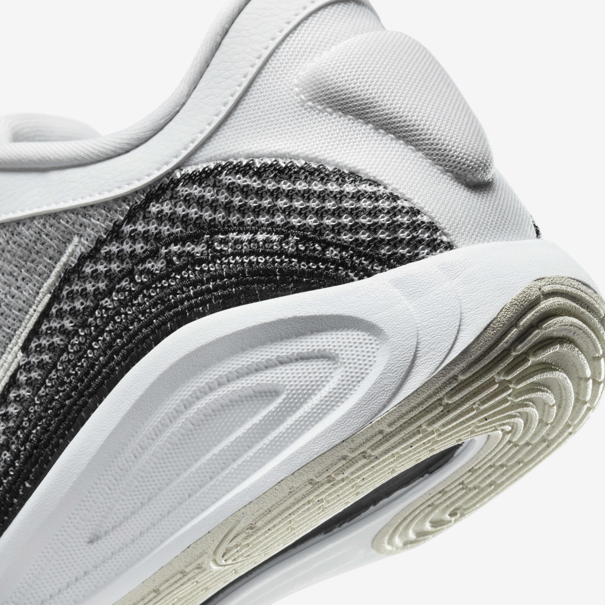 Кросівки Nike G.T. Hustle Academy FJ7791-100