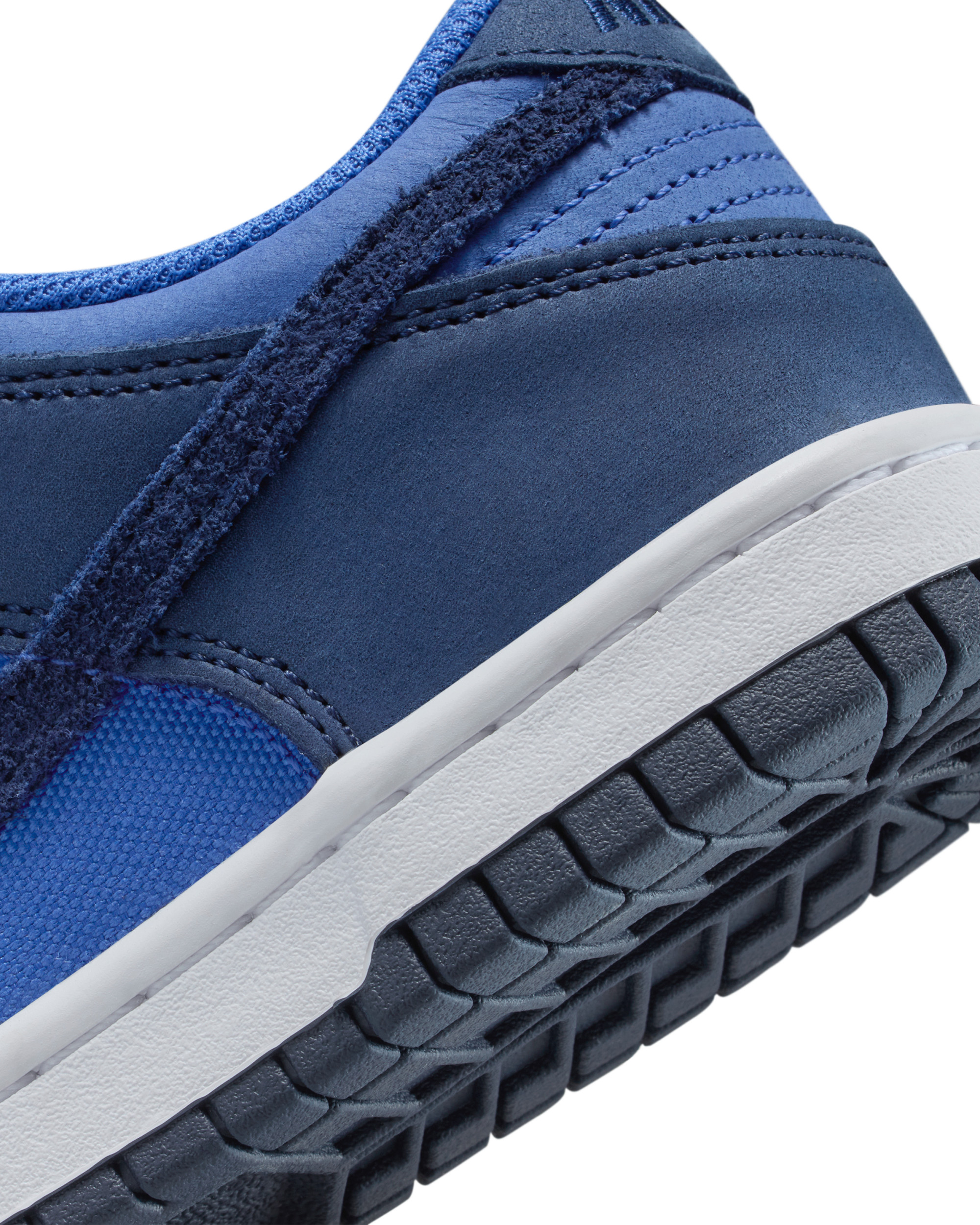 Кросівки Nike DU LOW SE (GS) HQ9293-400