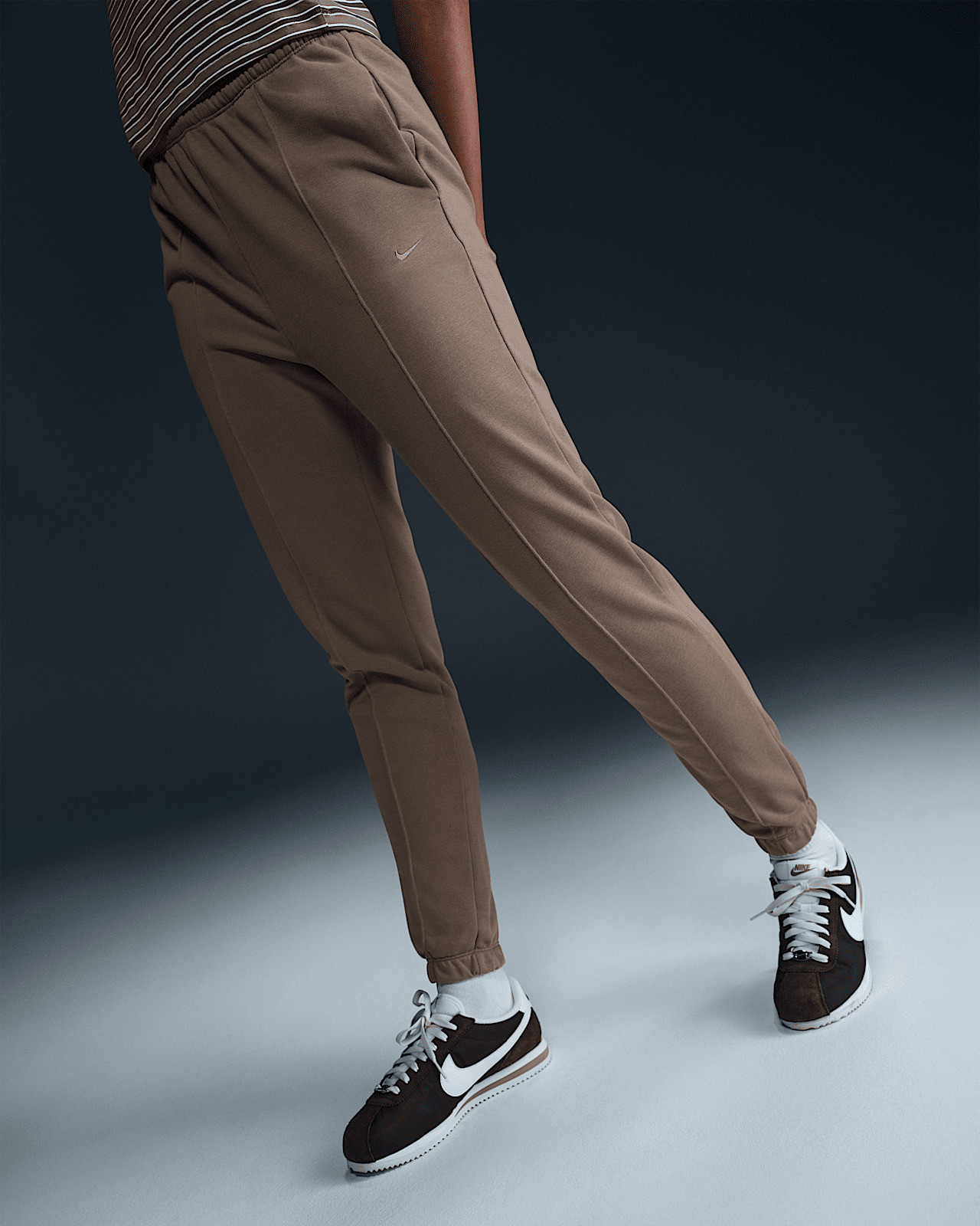 Штани жіночі Nike Nsw Chll Ft Hr Swtpnt Brown FN2434-233