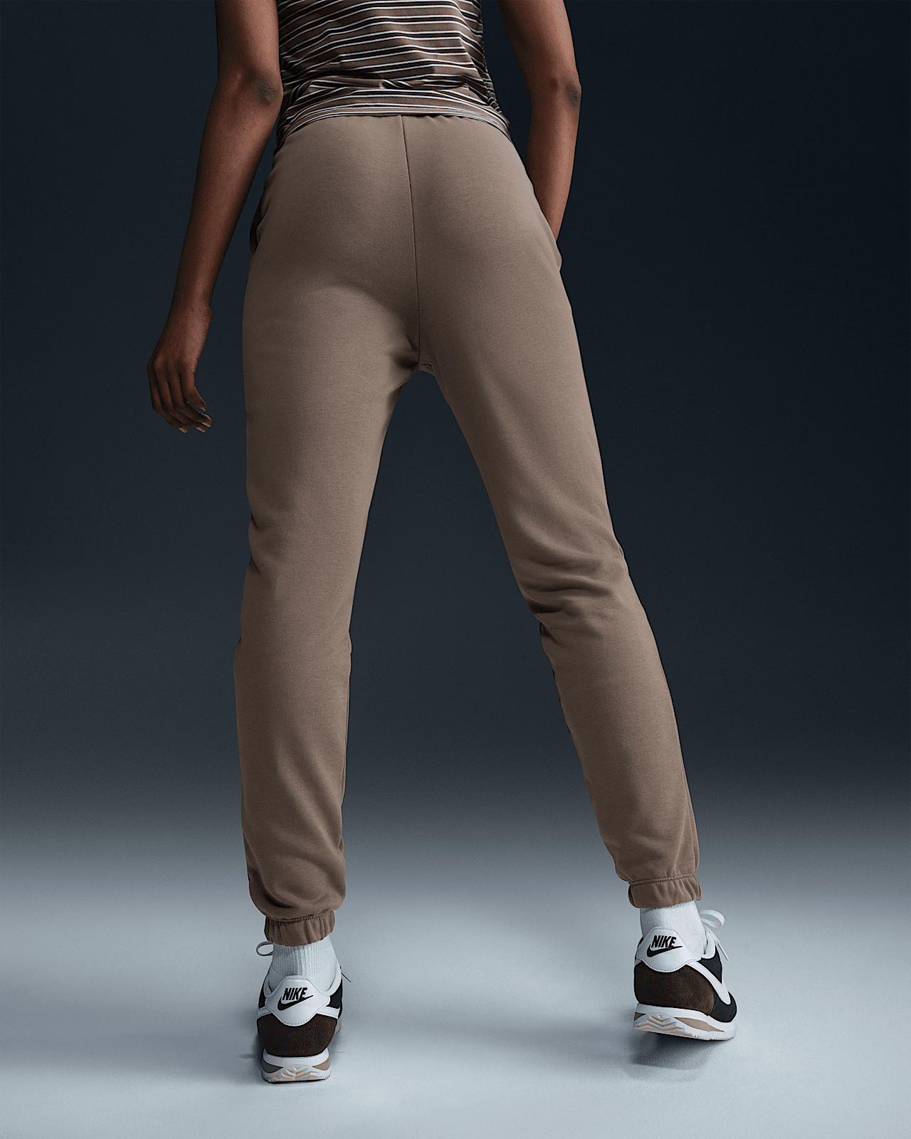 Штани жіночі Nike Nsw Chll Ft Hr Swtpnt Brown FN2434-233