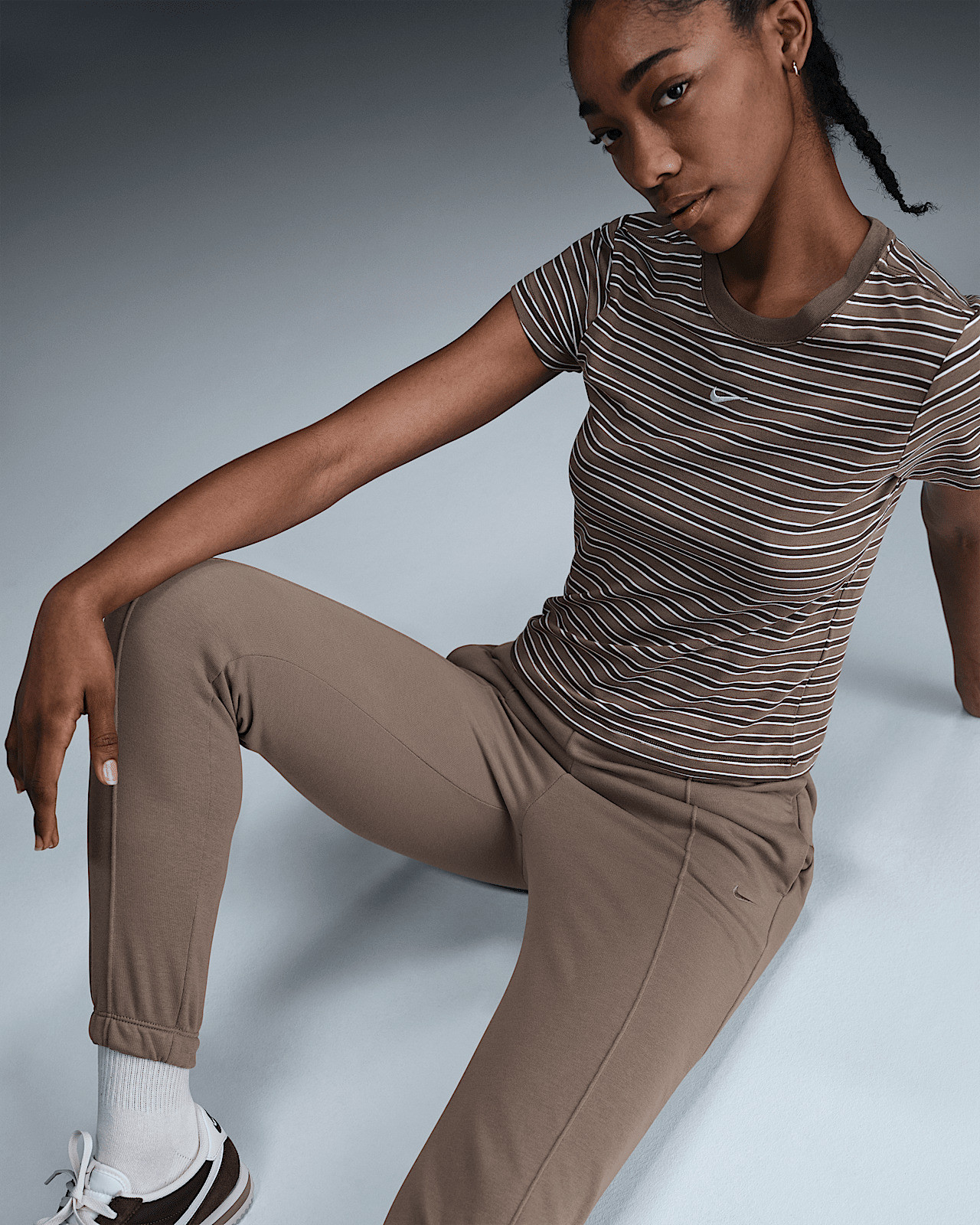 Штани жіночі Nike Nsw Chll Ft Hr Swtpnt Brown FN2434-233