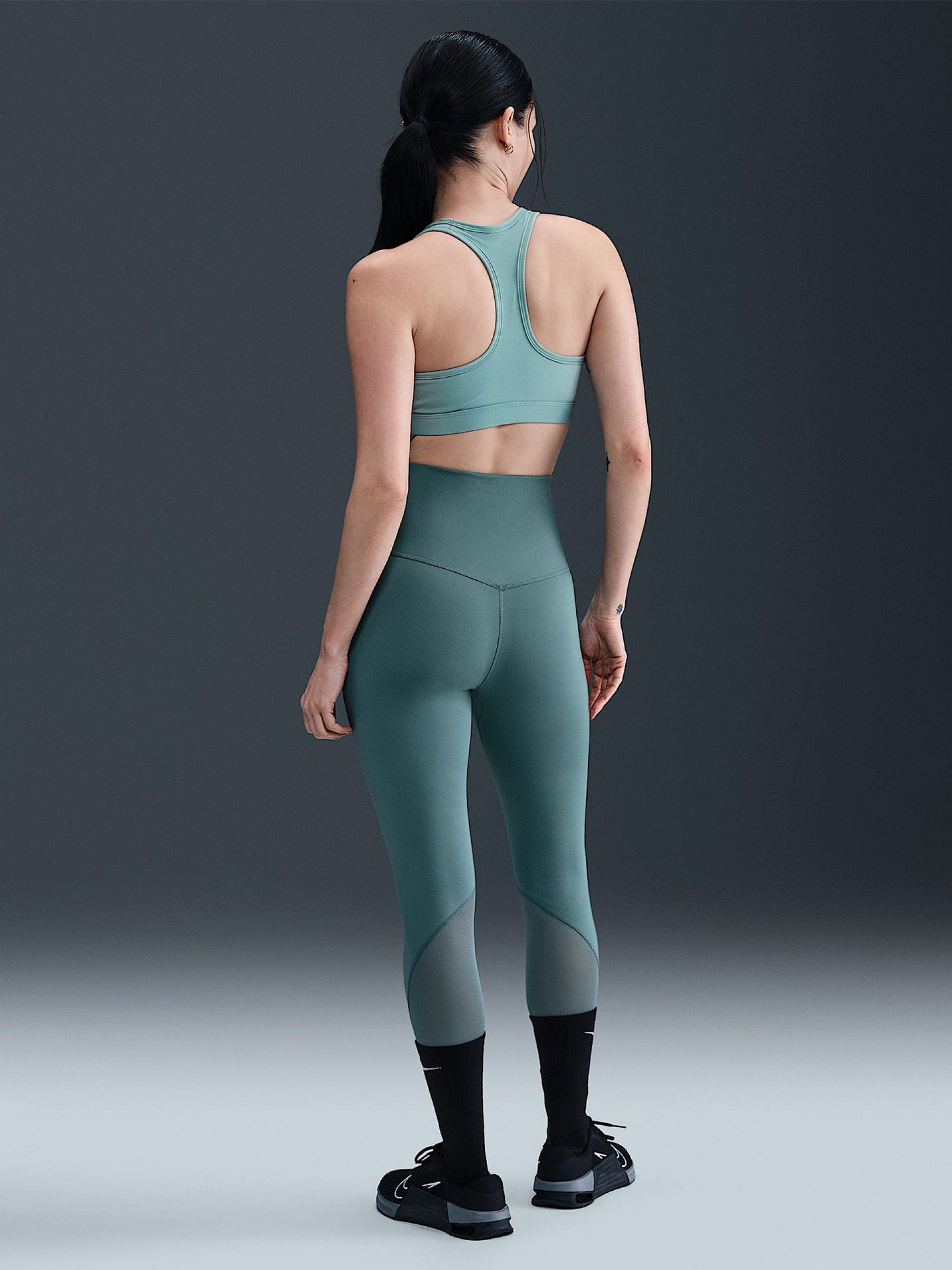 Топ жіночий Nike Swoosh Light Sports Green DX6817-017