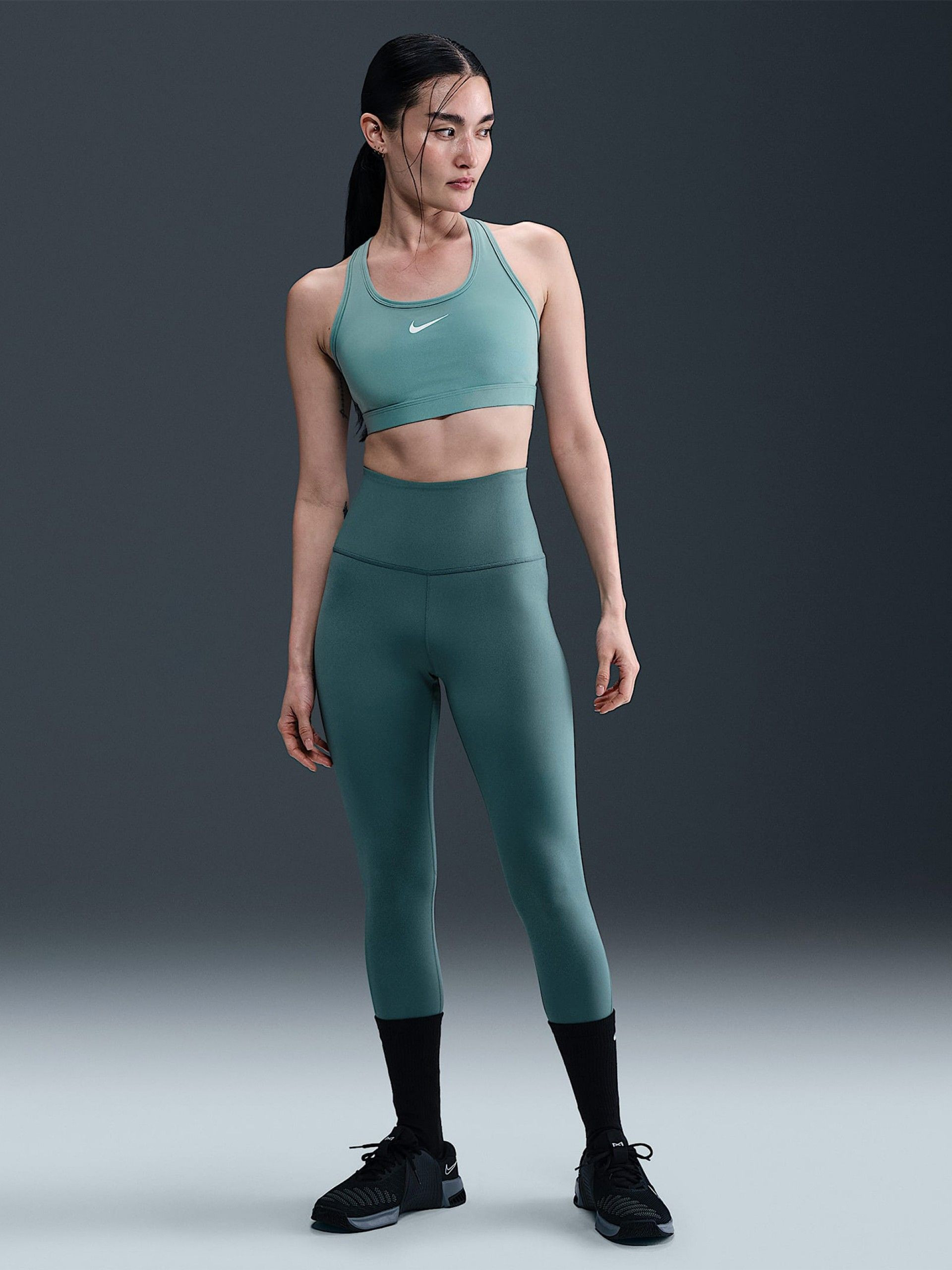 Топ жіночий Nike Swoosh Light Sports Green DX6817-017