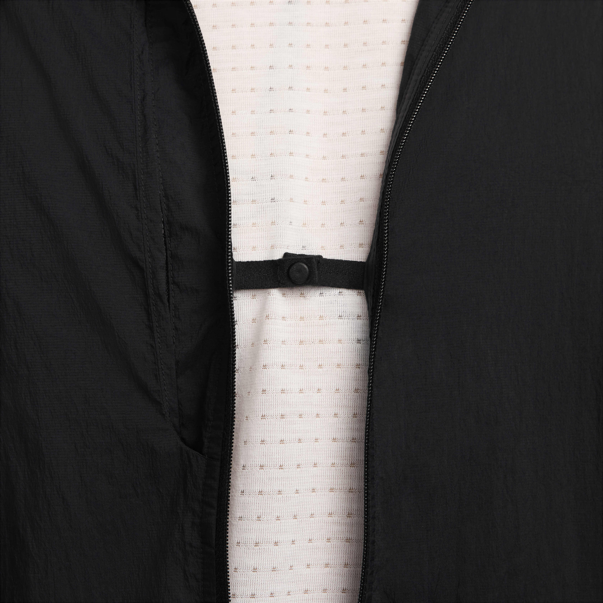 Вітровка чоловіча Nike Trail Aireez Black FN4002-010