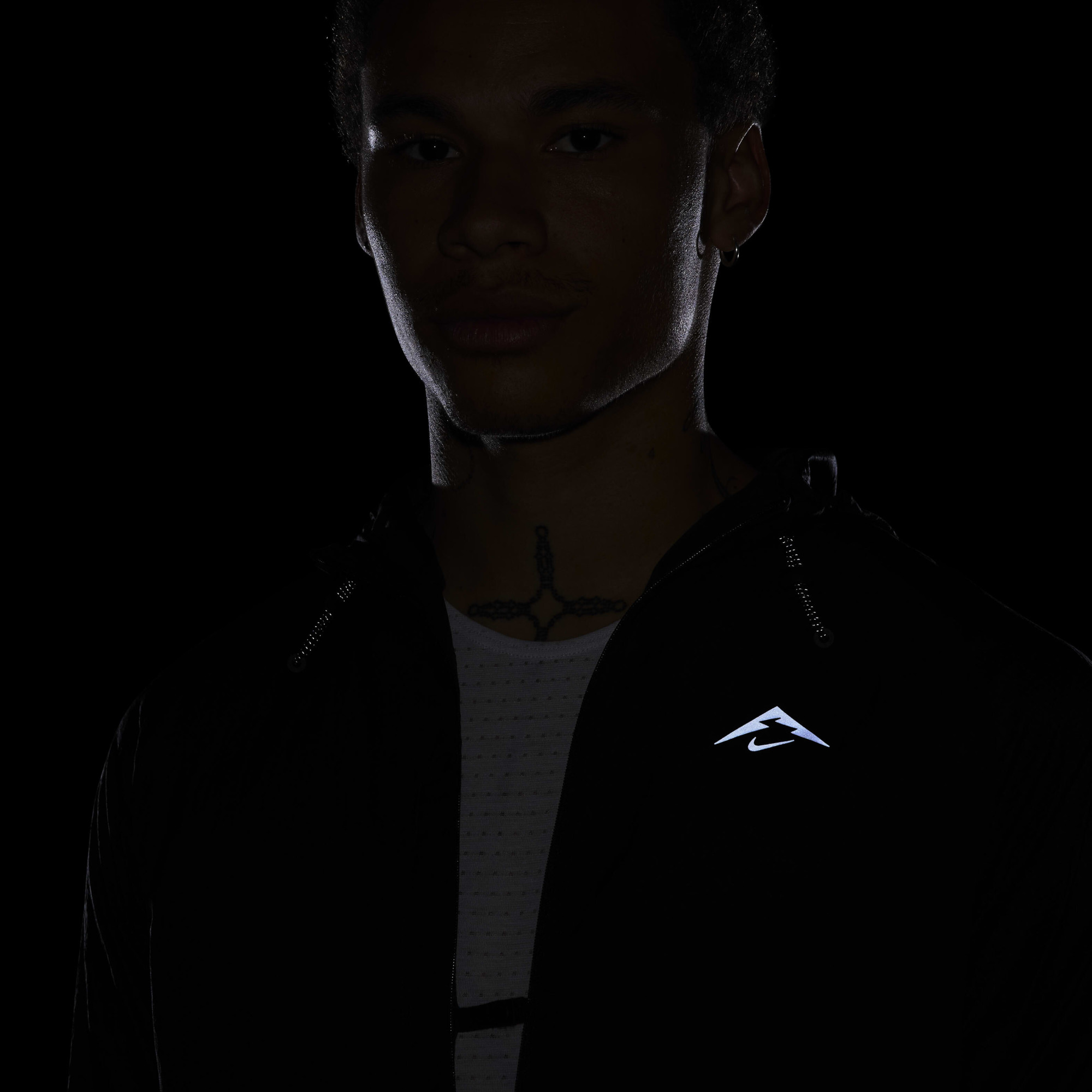 Вітровка чоловіча Nike Trail Aireez Black FN4002-010