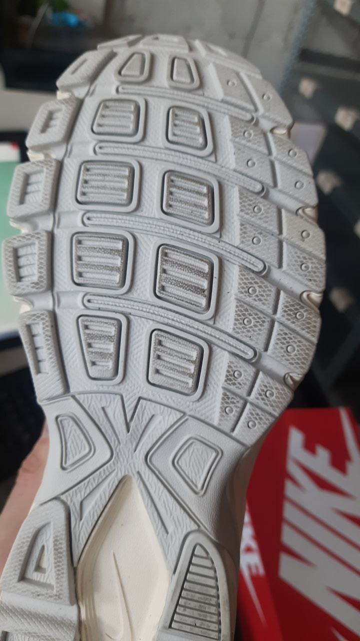 Кросівки Nike WMNS INITIATOR (Клас А) IB4483-078-R
