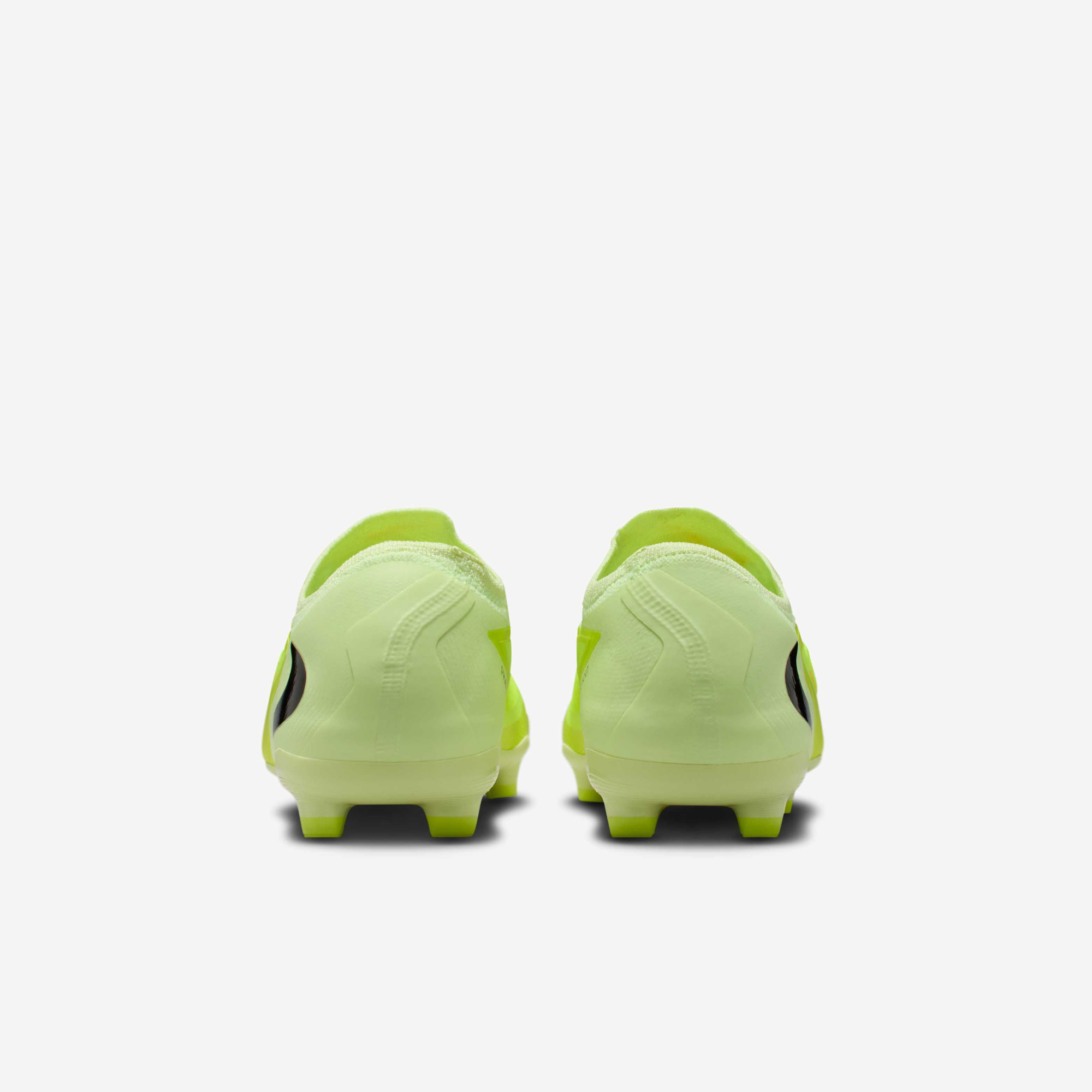 Бутси Nike JR PHANTOM 6 LOW PRO FG/MG HM9204-800