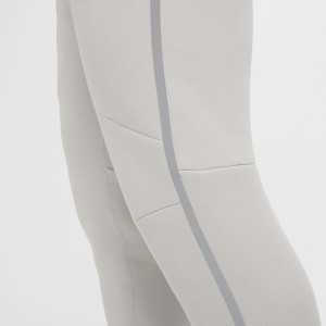 Штани Nike Tech HQ3747-014