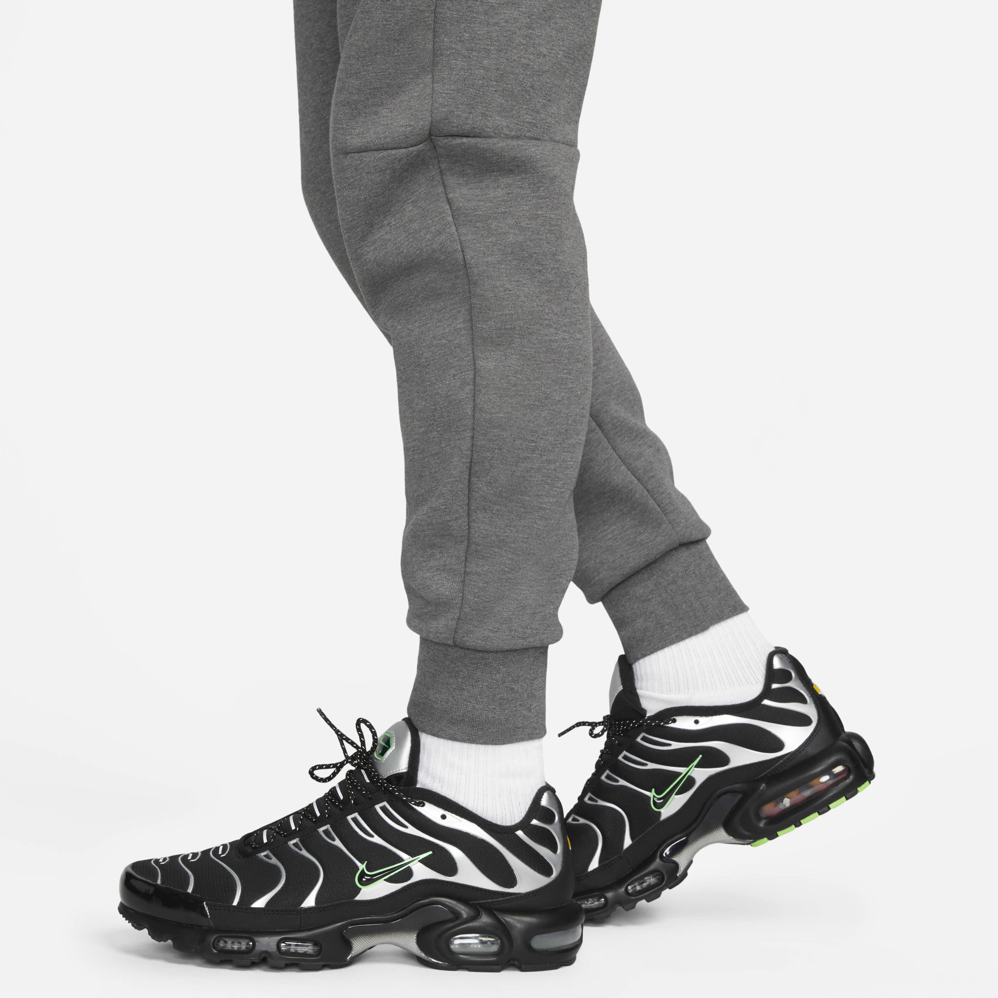 Штани чоловічі Nike Liverpool F.C. Tech Fleece Grey DV4834-071