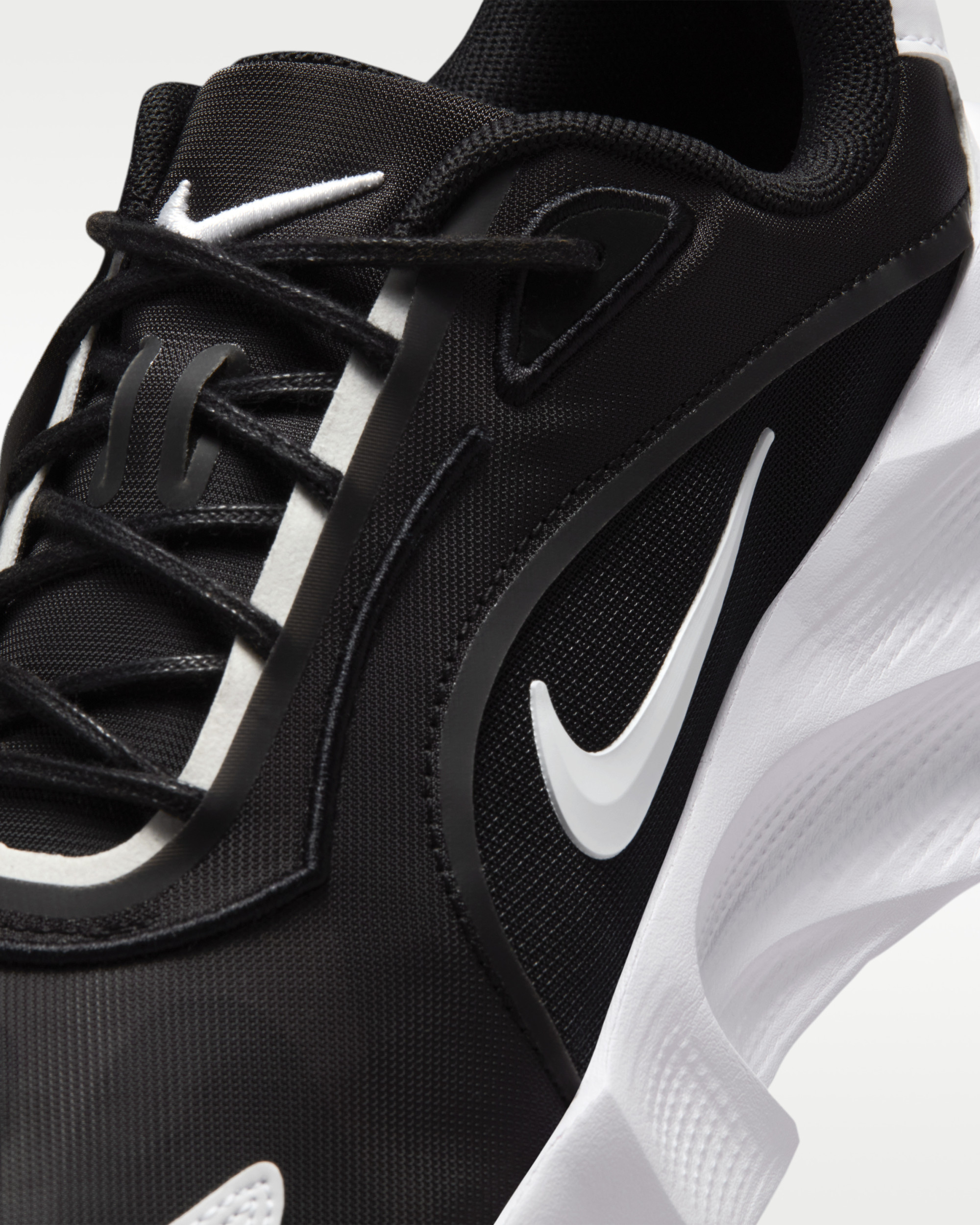 Кросівки Nike WMNS AURA EDGE HQ7025-002