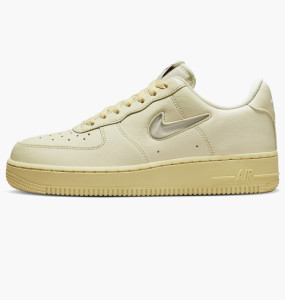 Кросівки Nike Air Force 1 07 Lx DO9456-100