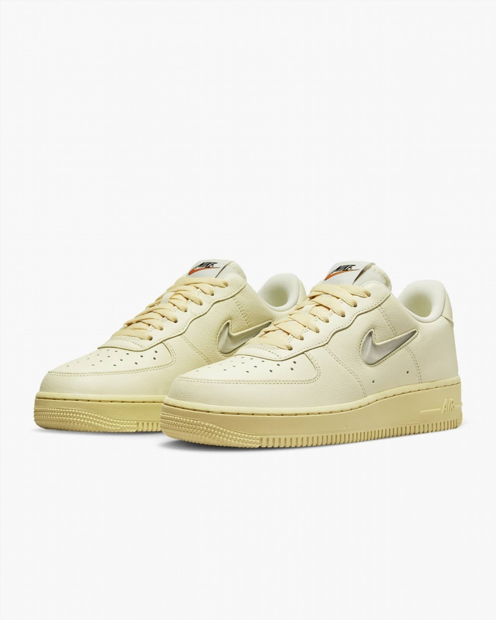 Кросівки Nike Air Force 1 07 Lx DO9456-100