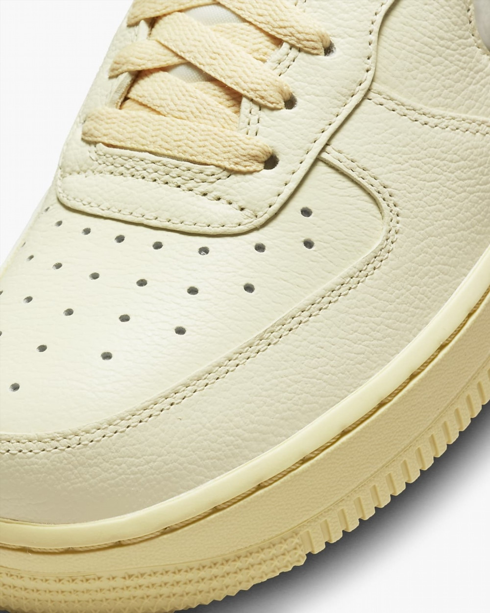 Кросівки Nike Air Force 1 07 Lx DO9456-100