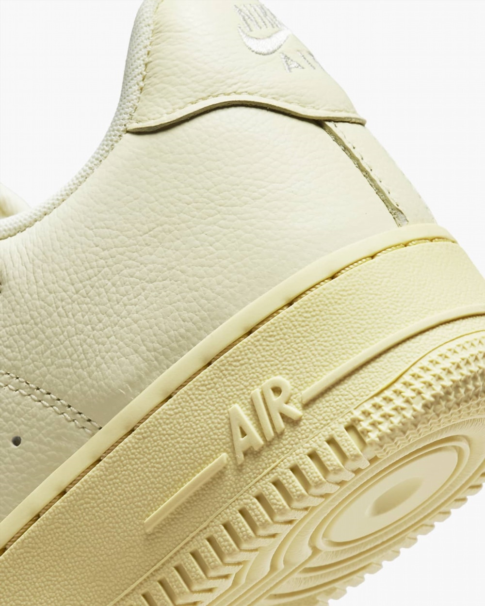Кросівки Nike Air Force 1 07 Lx DO9456-100