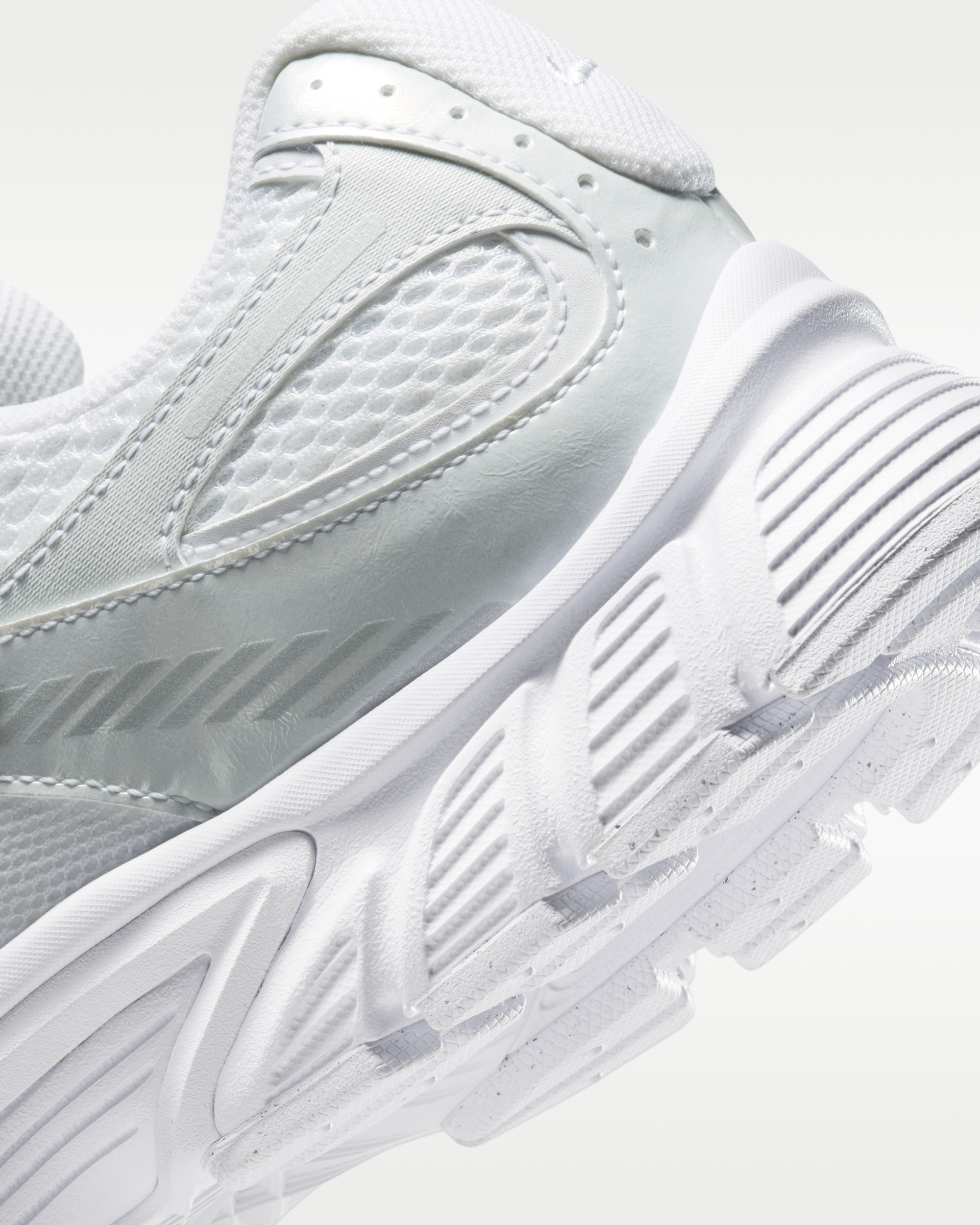 Кросівки Nike V5 RNR HJ5228-101
