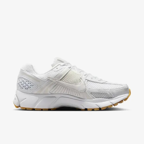 Кросівки Nike W ZOOM VOMERO 5 FJ2028-104