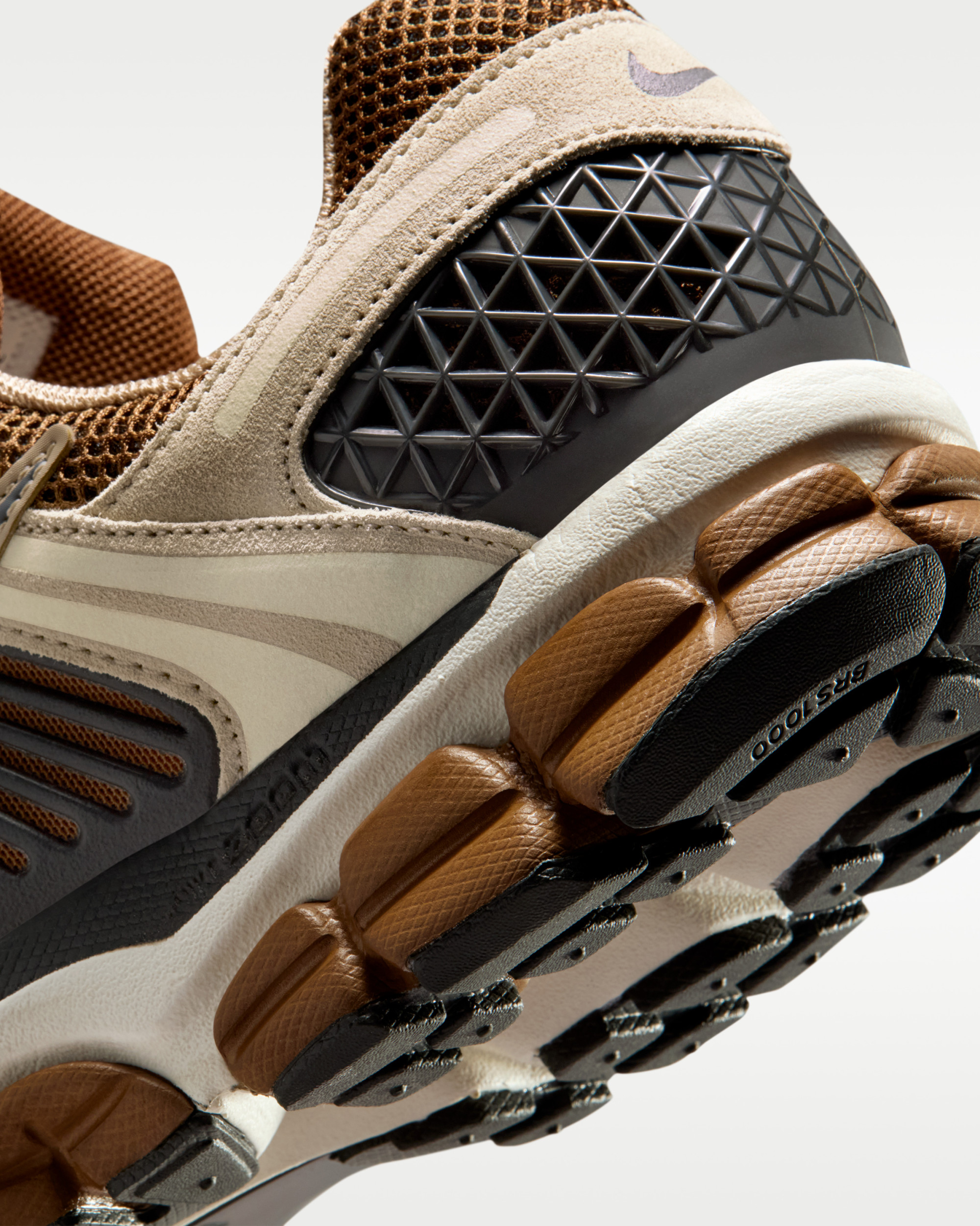 Кросівки Nike ZOOM VOMERO 5 HF1553-202