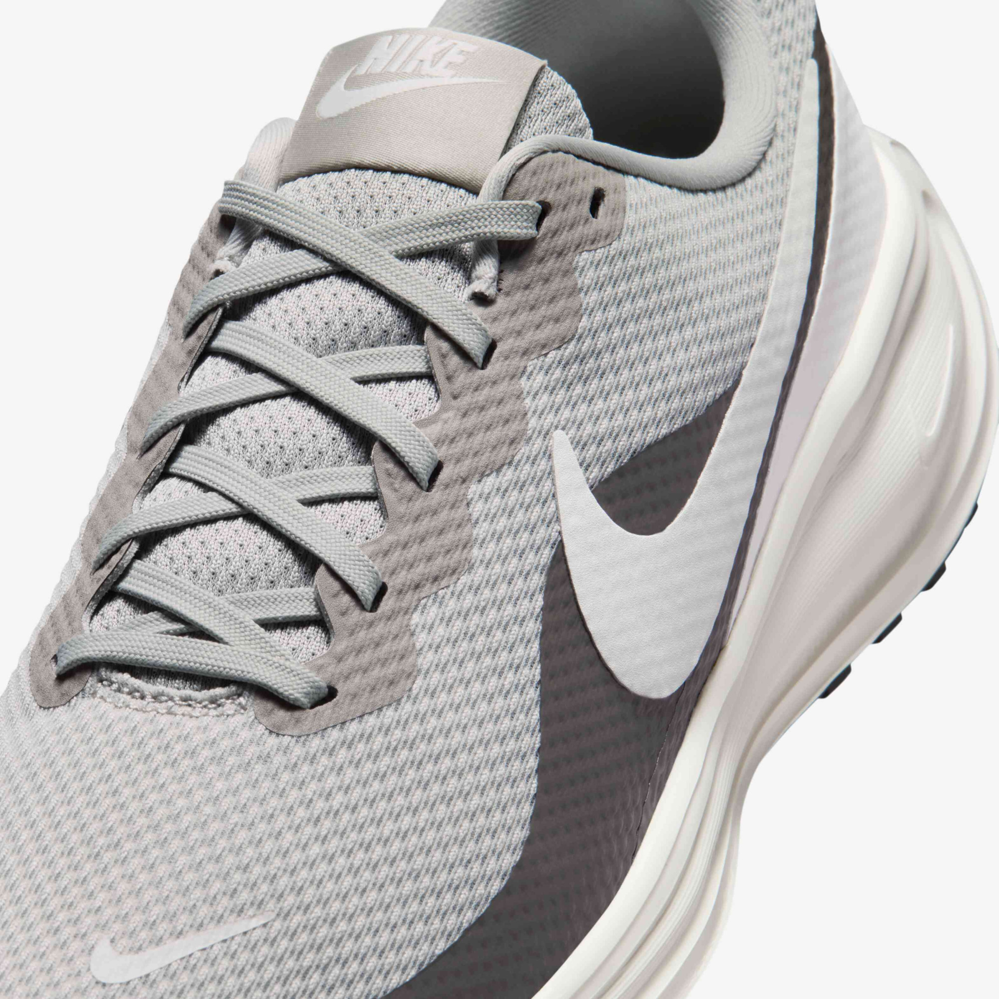 Кросівки Nike REVOLUTION 8 HJ9198-302