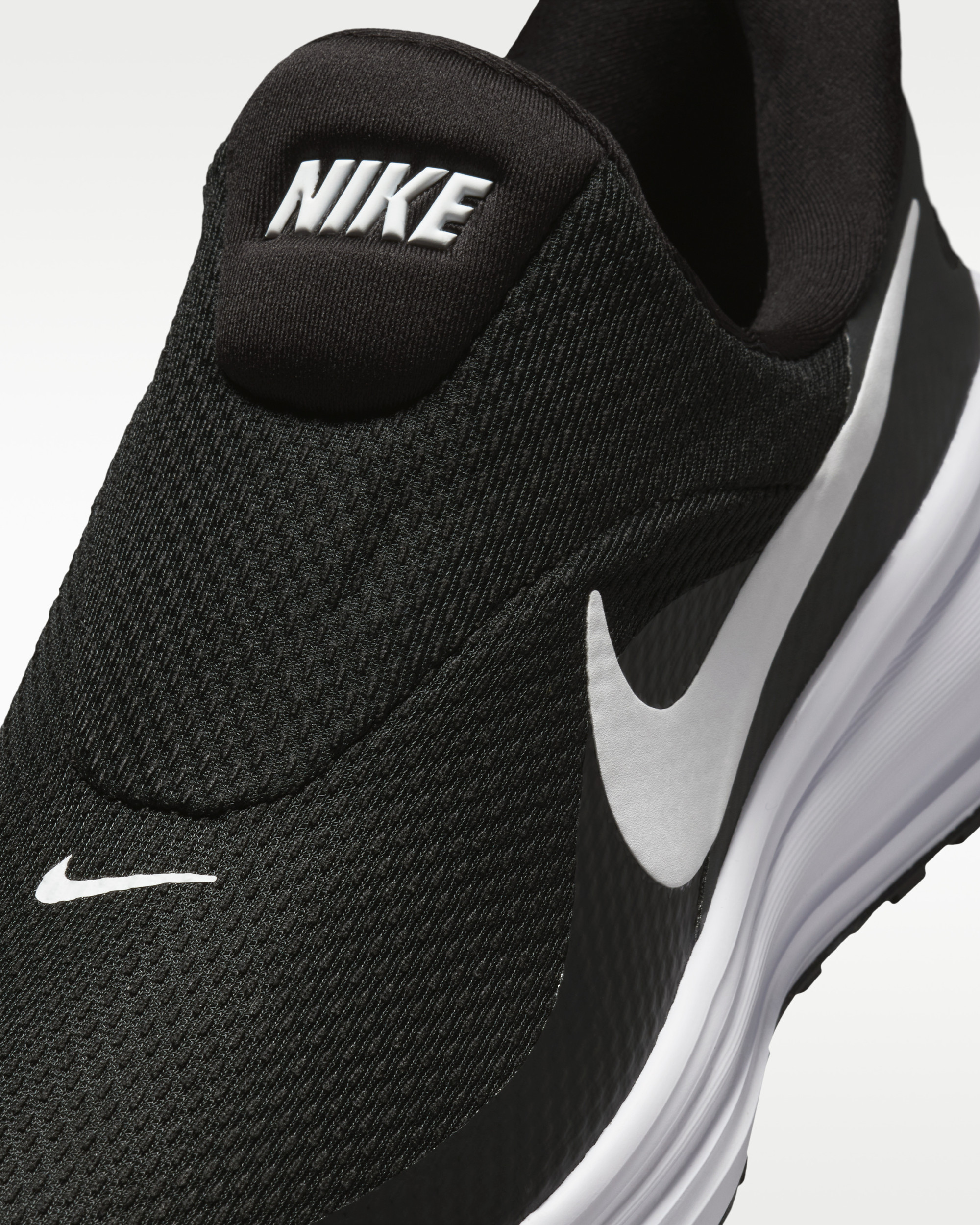 Кросівки Nike W REVOLUTION 8 EASYON HQ2415-001