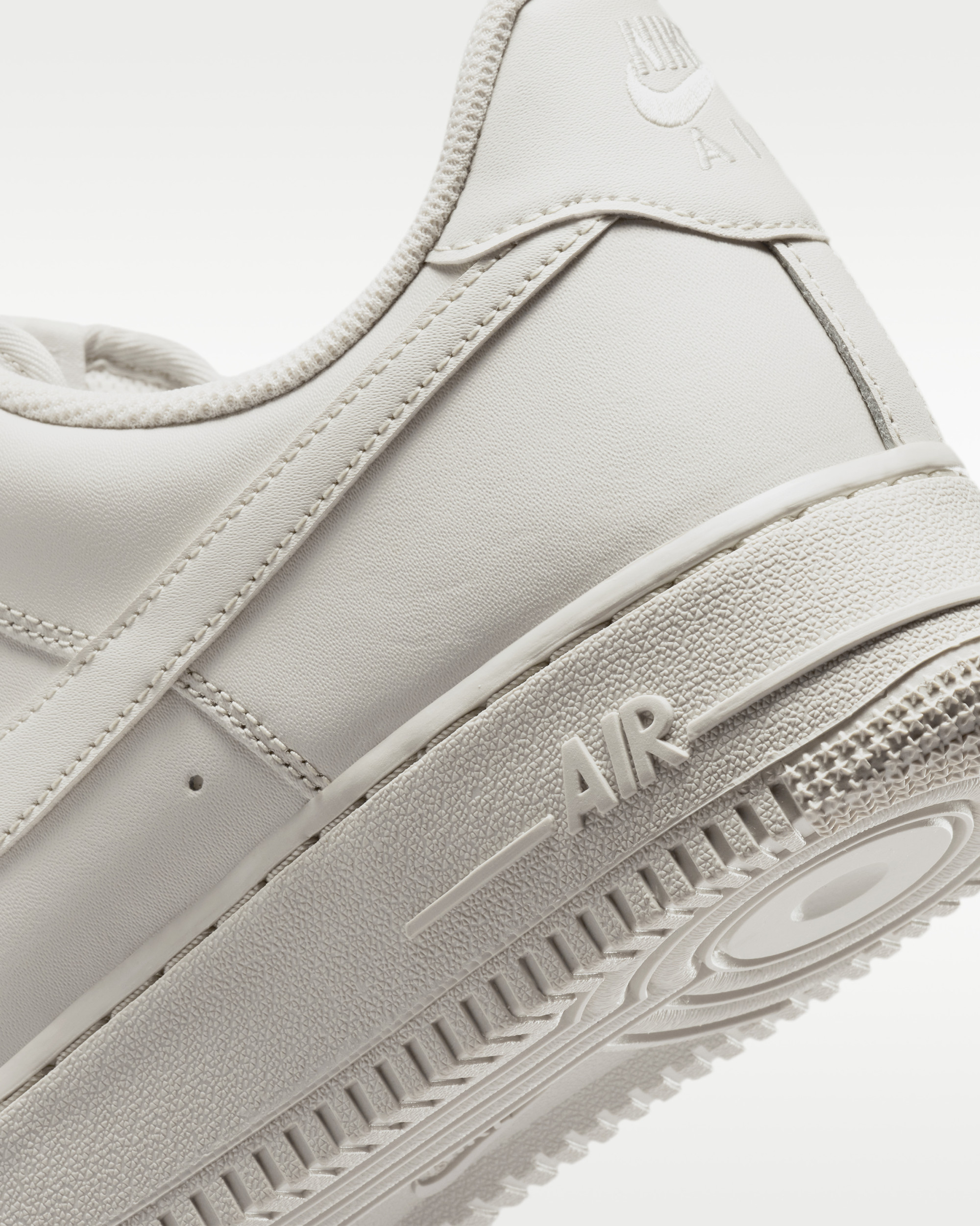Кросівки Nike AIR FORCE 1 07 IH1698-003