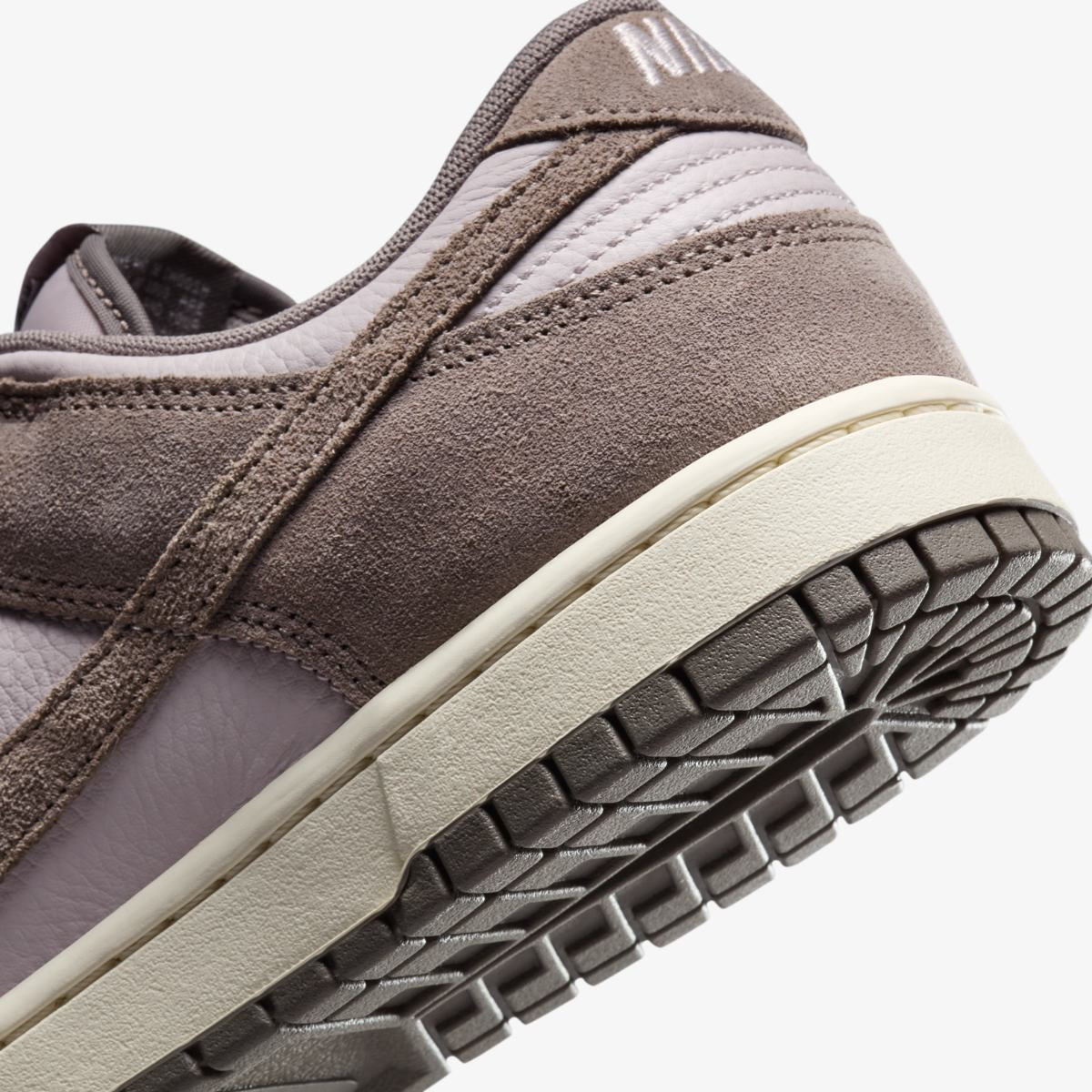 Кросівки жіночі Nike Dunk Low Retro Suede Mocha FQ8249-001 41 FQ8249-001