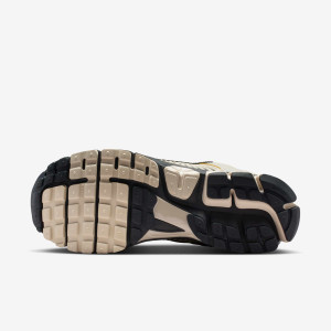 Кросівки Nike ZOOM VOMERO 5 FJ4151-008