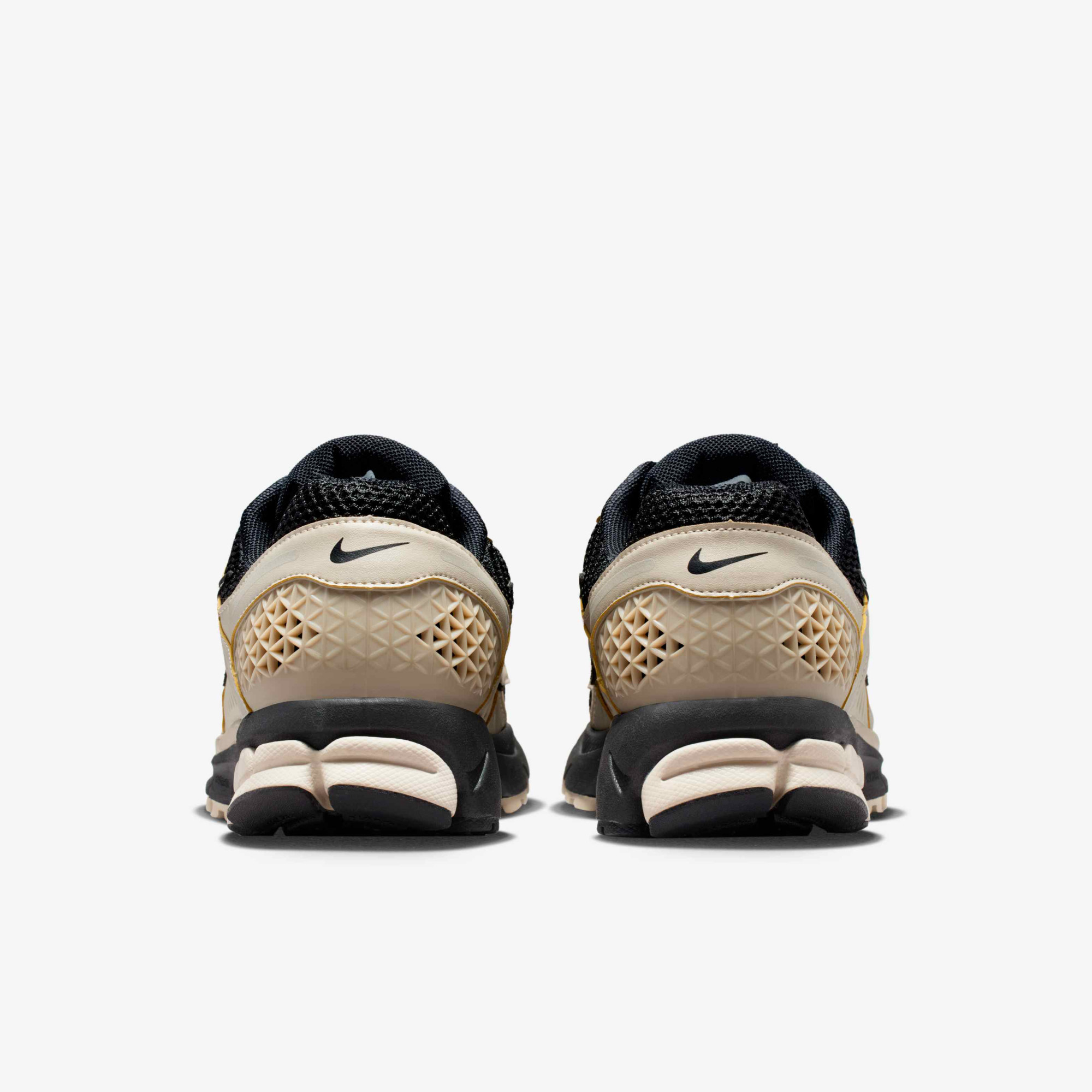 Кросівки Nike ZOOM VOMERO 5 FJ4151-008