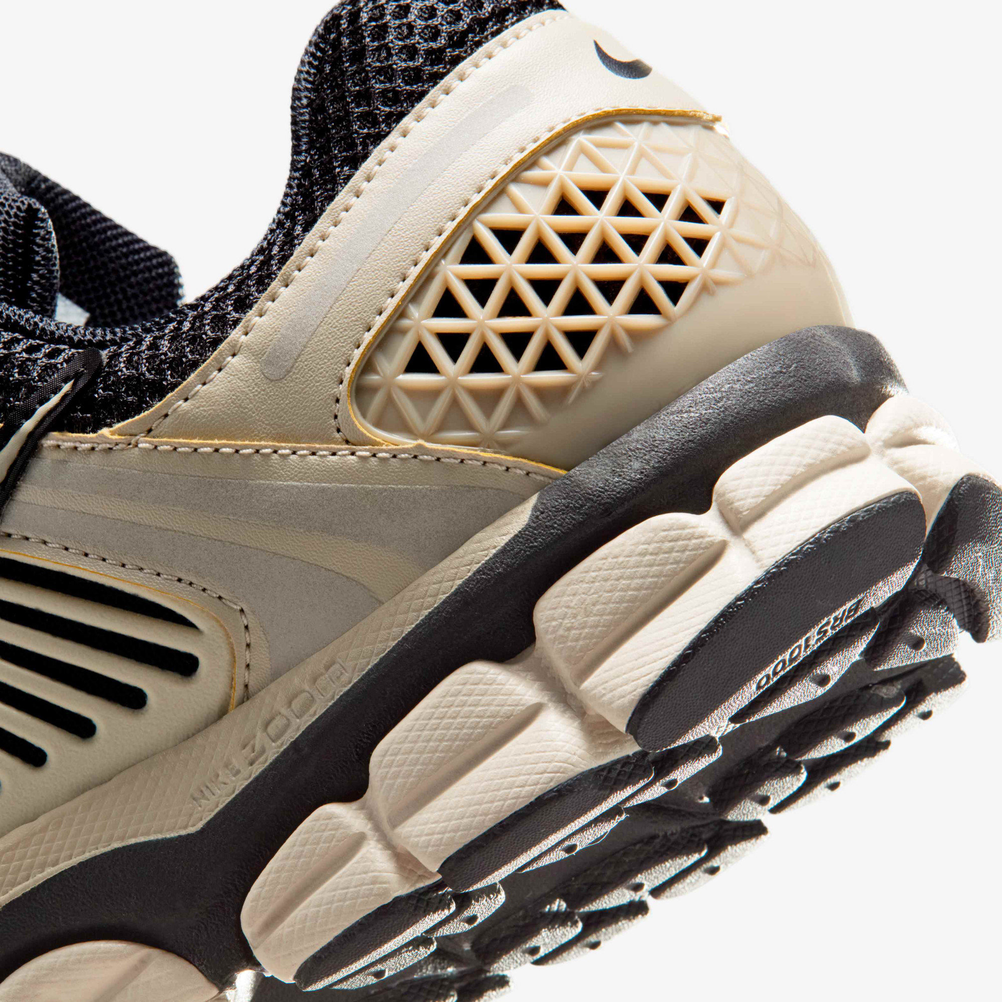 Кросівки Nike ZOOM VOMERO 5 FJ4151-008