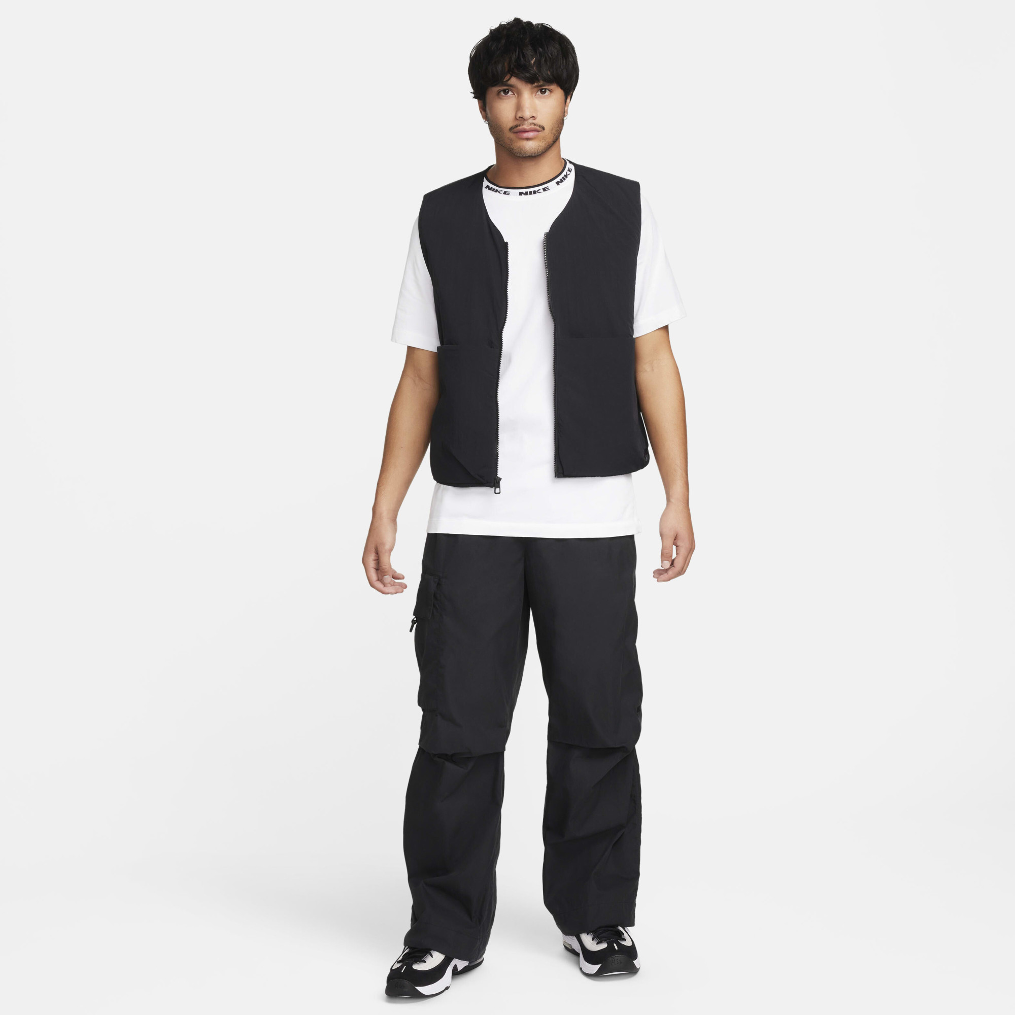 Штани чоловічі Nike Sportswear Tech Pack Cargohose Black FN2614-010