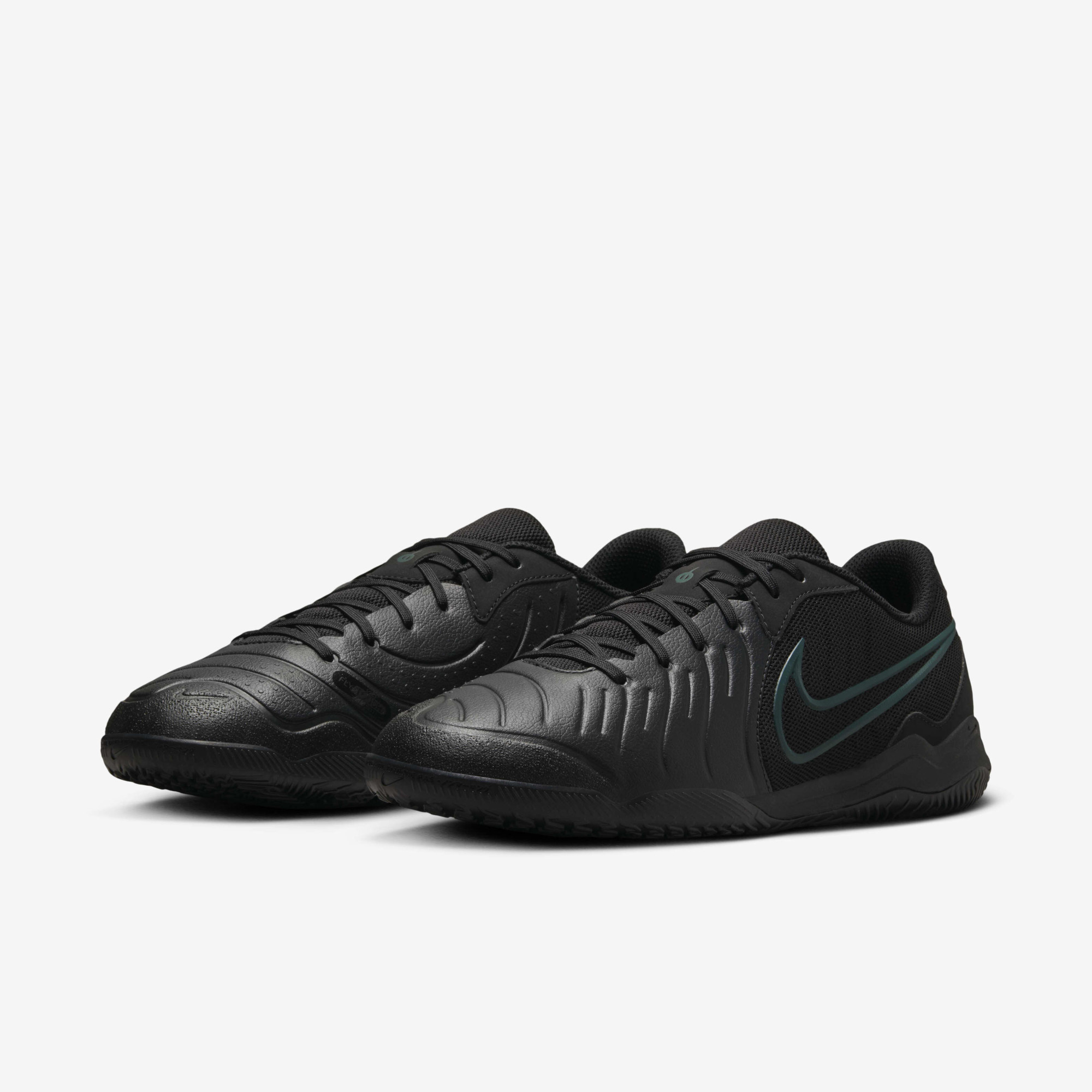 Бутси Nike LEGEND 10 ACADEMY IC DV4341-002