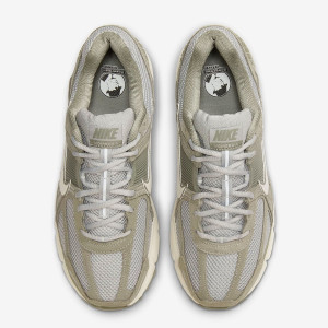 Кросівки Nike ZOOM VOMERO 5 HF1553-002