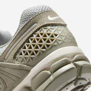 Кросівки Nike ZOOM VOMERO 5 HF1553-002