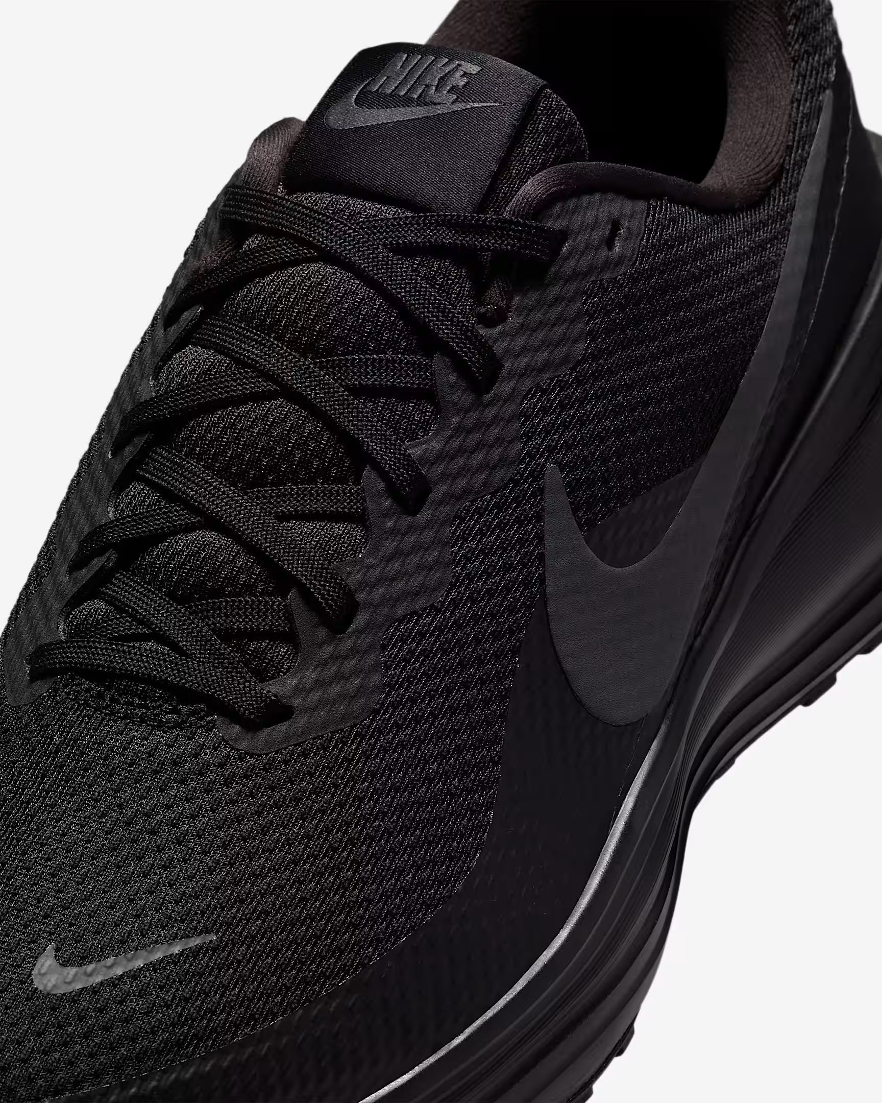 Кросівки Nike REVOLUTION 8 HJ9198-002