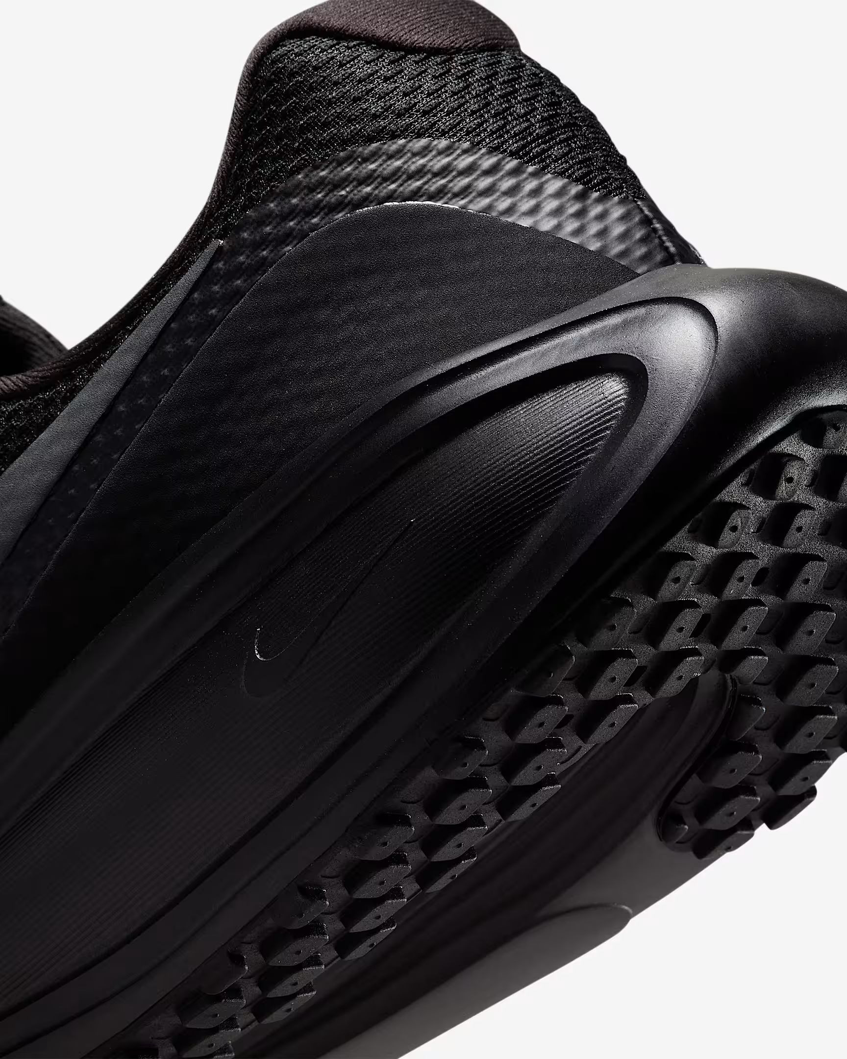 Кросівки Nike REVOLUTION 8 HJ9198-002