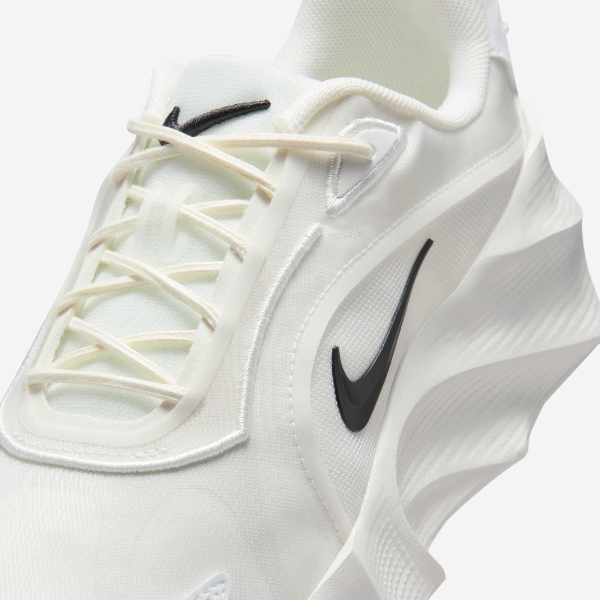 Кросівки Nike WMNS AURA EDGE HQ7025-101