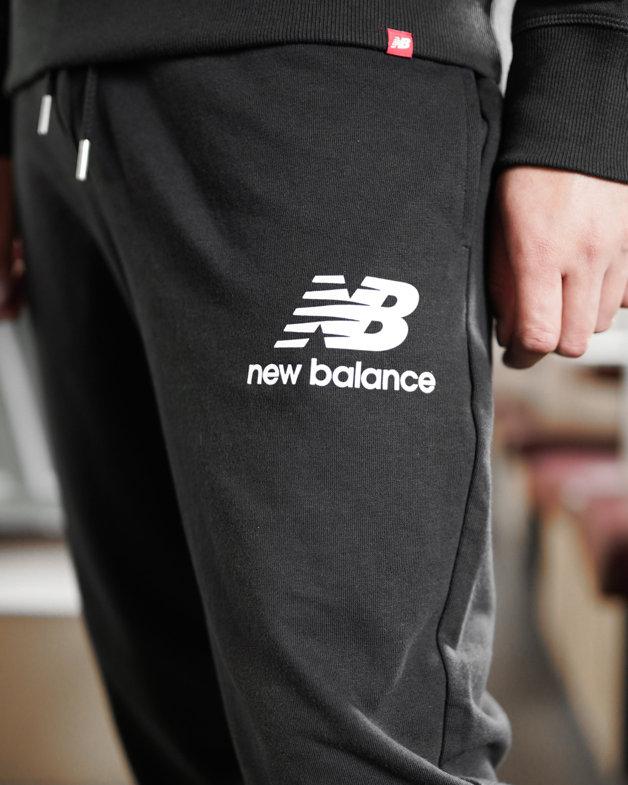 Брюки New Balance NB Ess Stacked Logo, шт MP03558BK