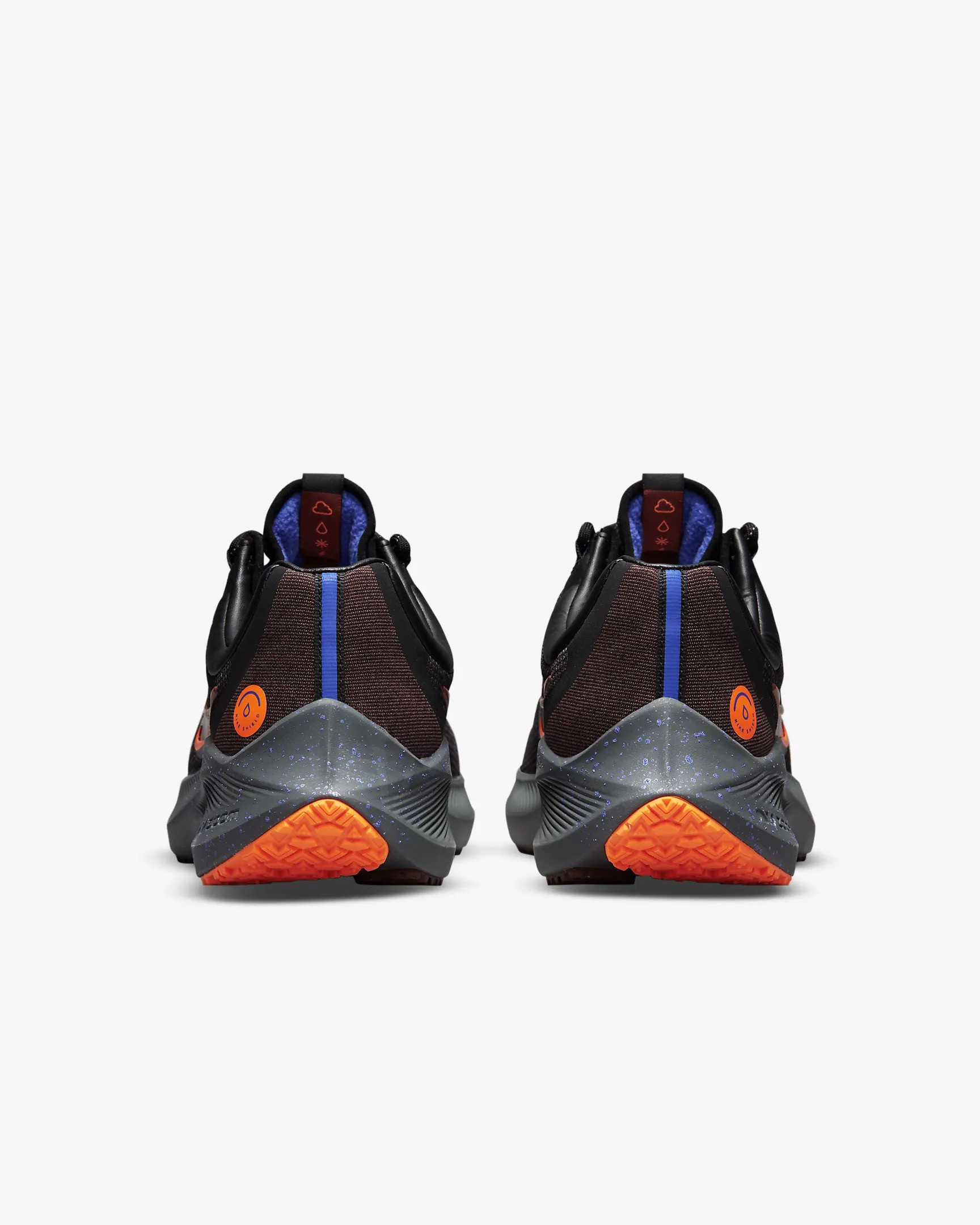 Кросівки бігові Nike  ZOOM WINFLO 8 SHIELD DC3727-200
