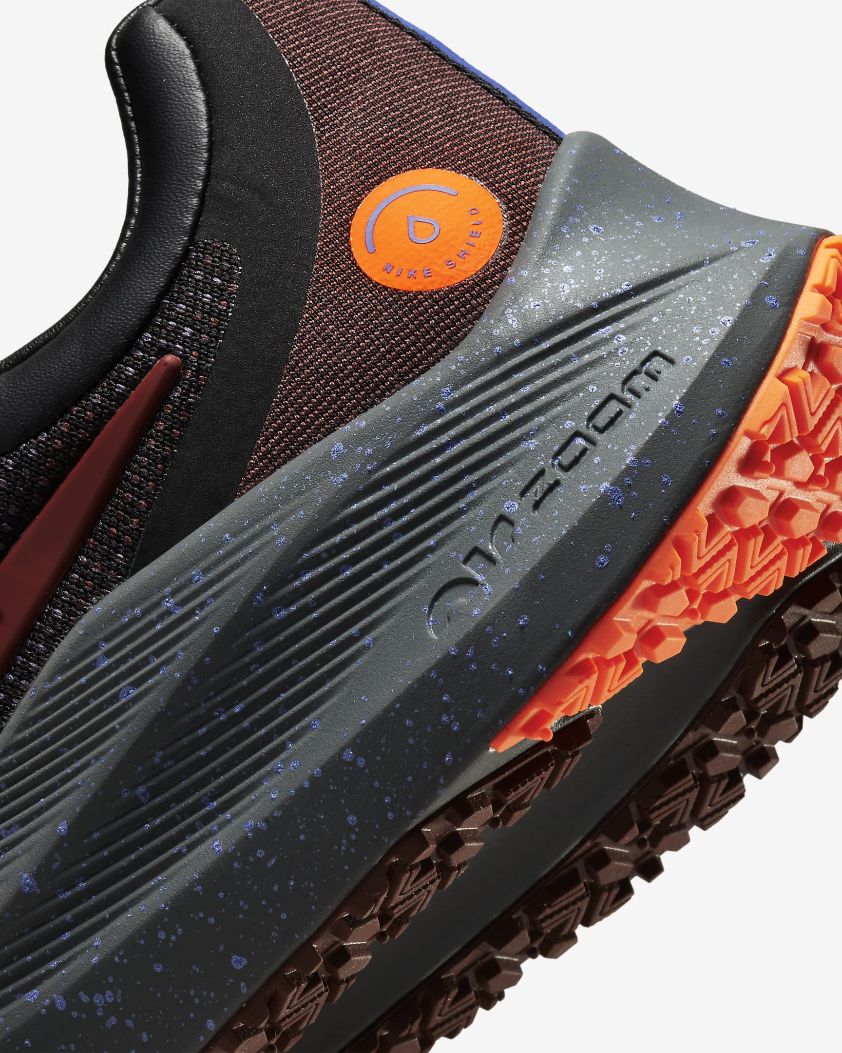 Кросівки бігові Nike  ZOOM WINFLO 8 SHIELD DC3727-200